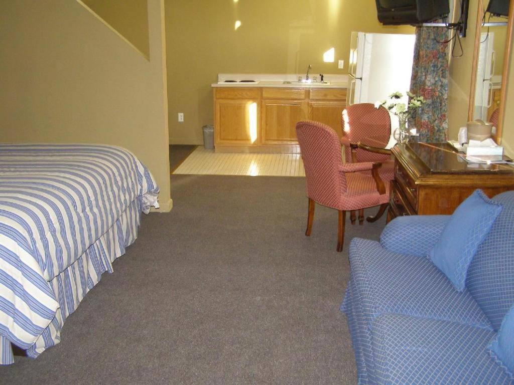 FIRST WESTERN INN