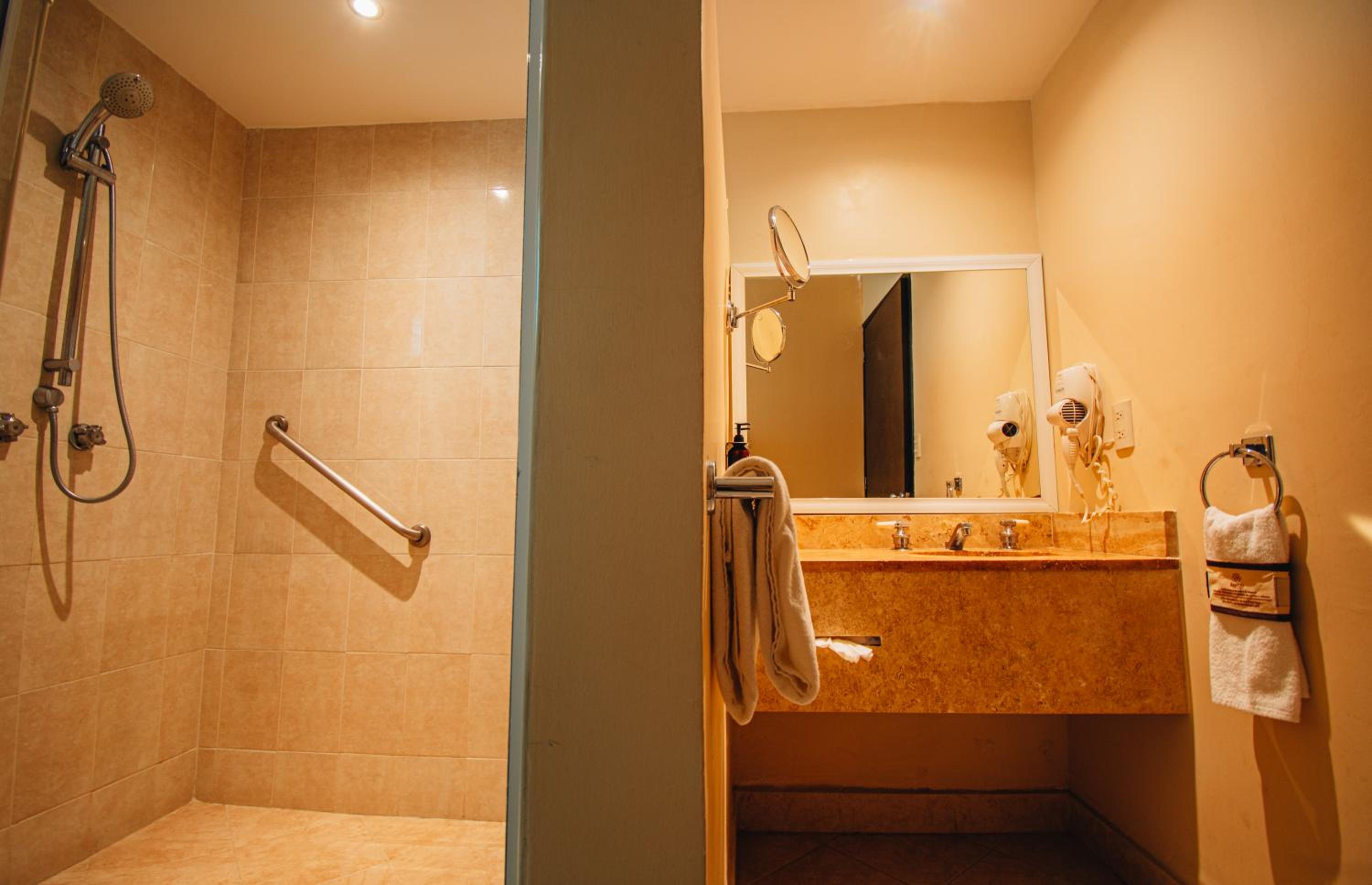 Tuxtla Gutierrez Vacations - Eco City Hoteles - Property Image 12