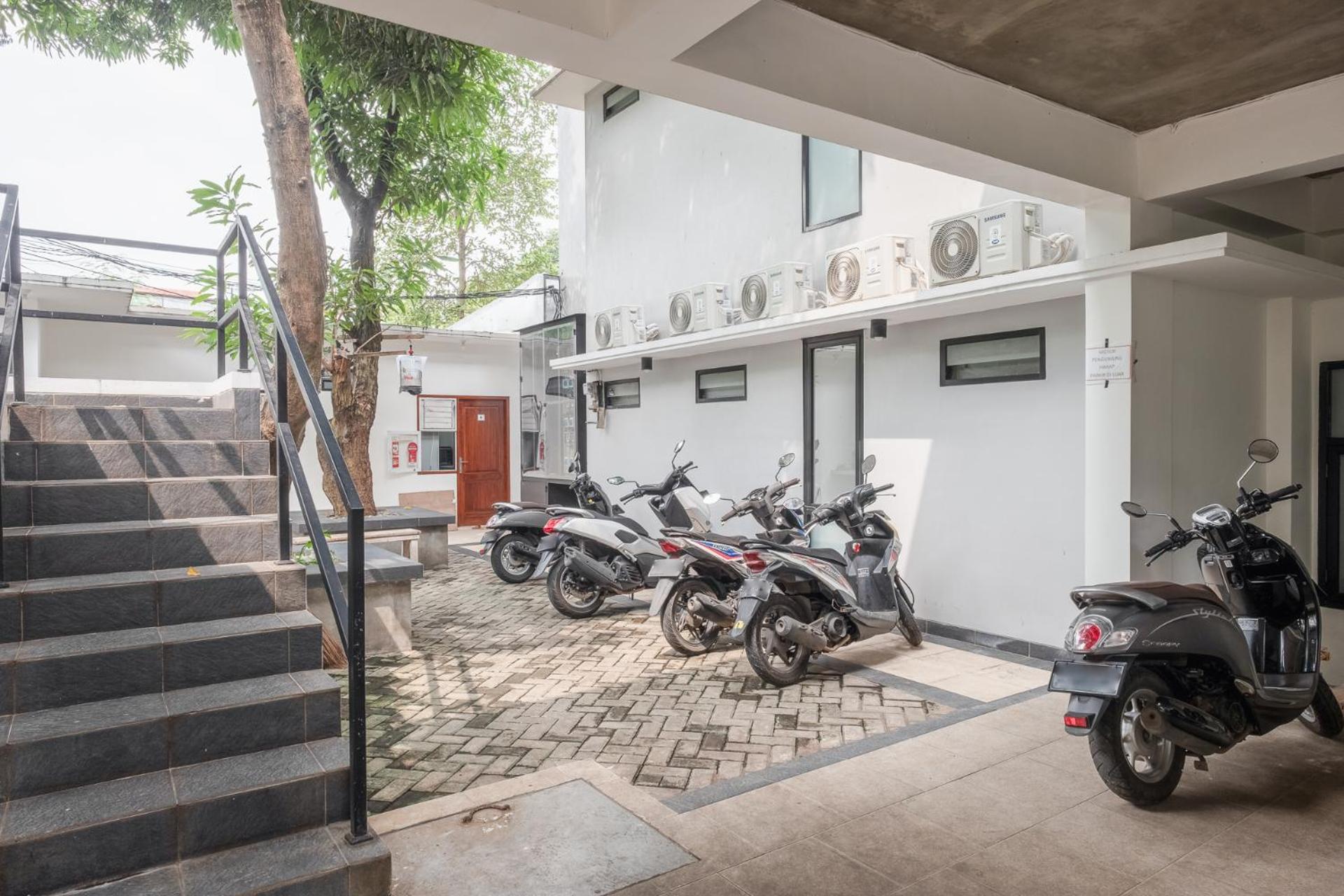 Singgahsini Turbo Space Near Cipinang Indah Mall view 5