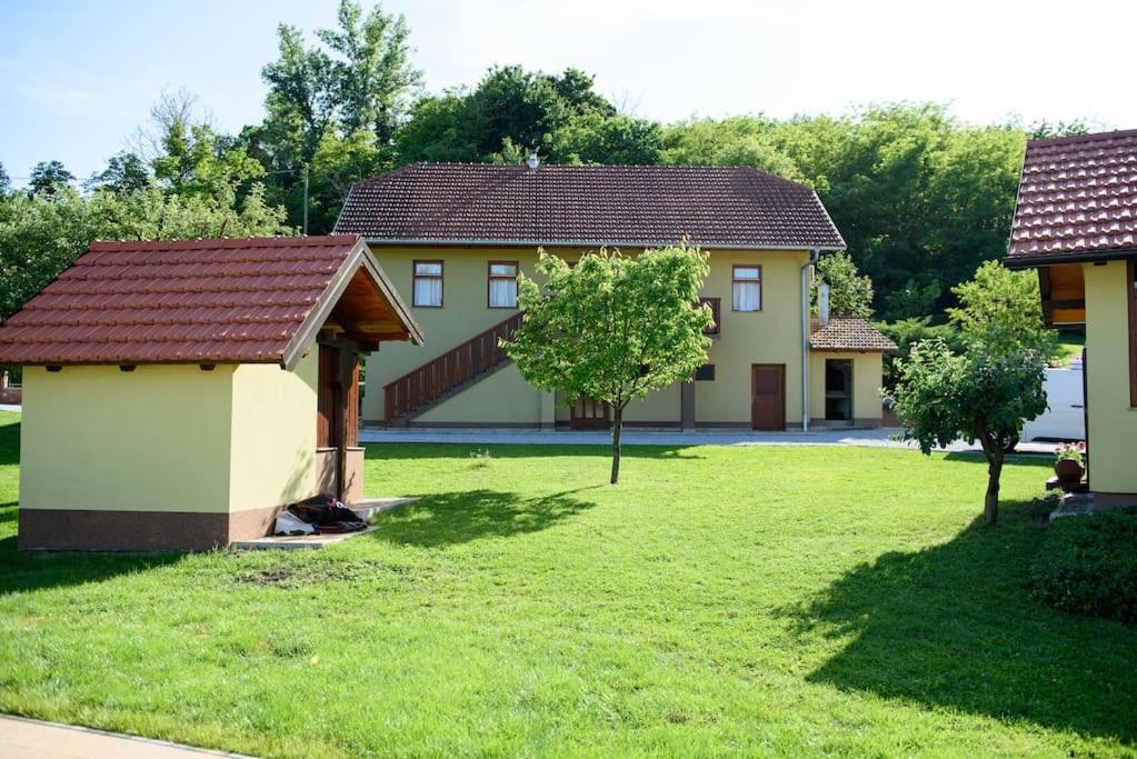 Ruralna kuca 'Villa Zagorka' za odmor sa bazenom i bočalištem view 4