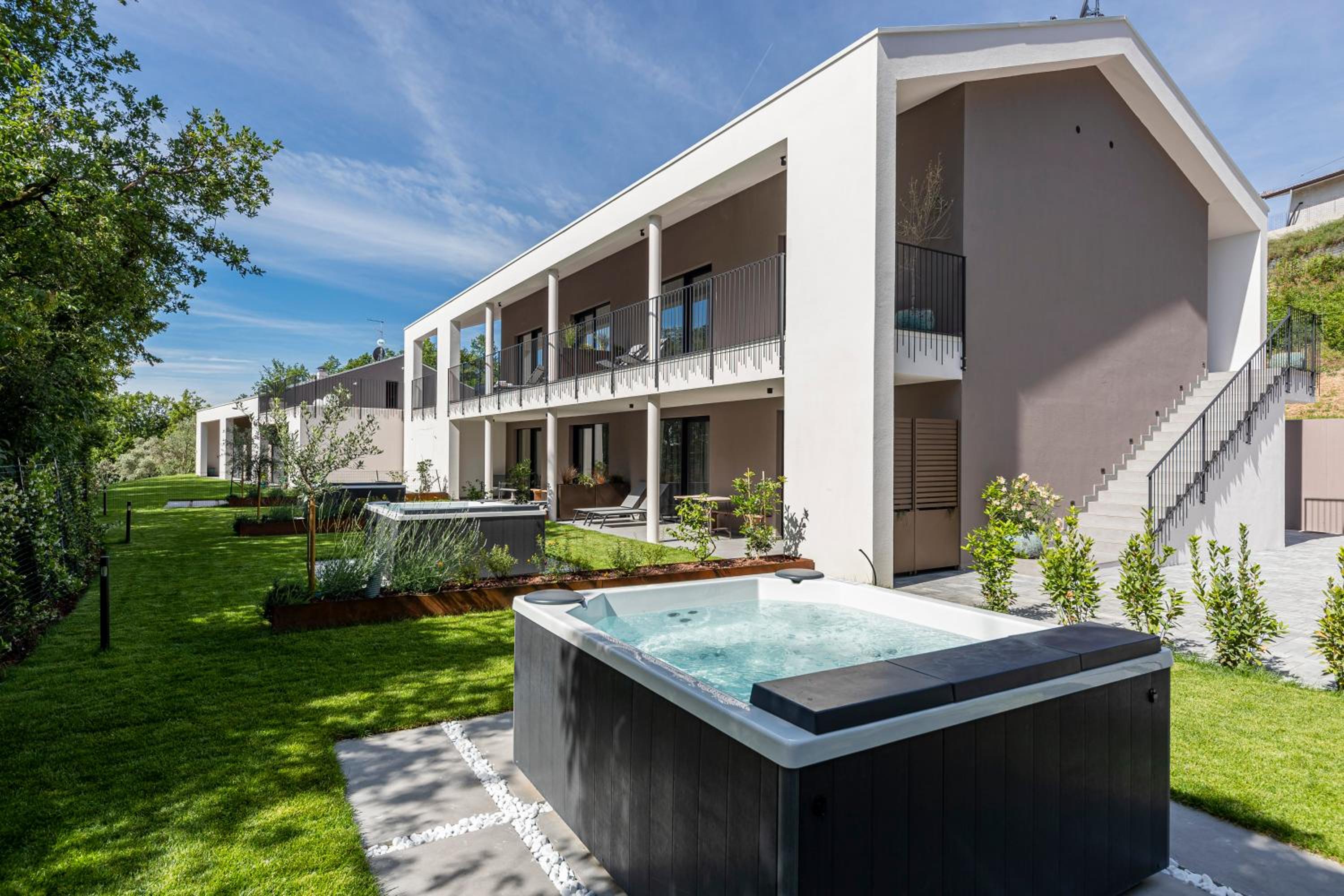 SHILOH Private Luxury Apartments view 3