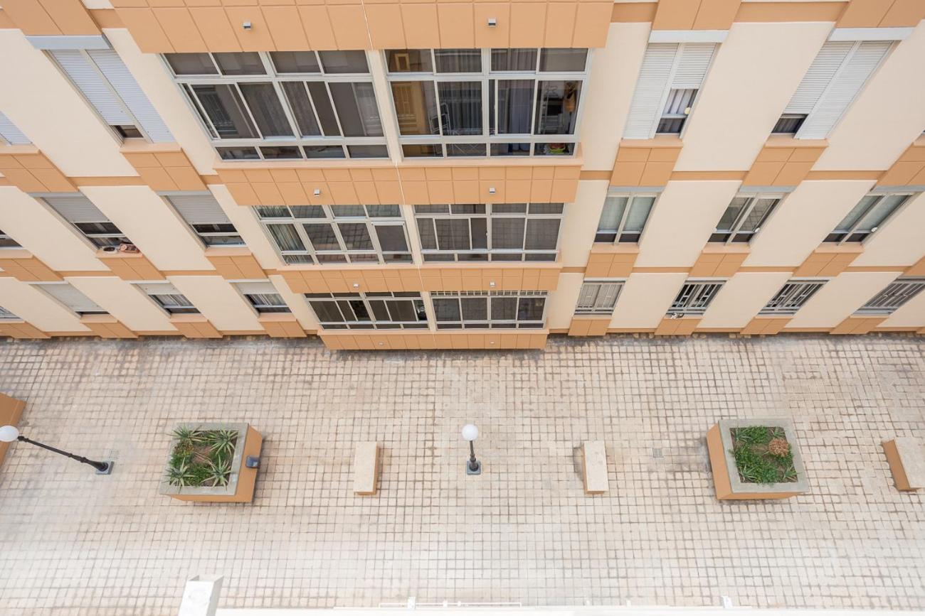 Flatguest Las Canteras Beach 10 + Wifi + 5 Pax view 5
