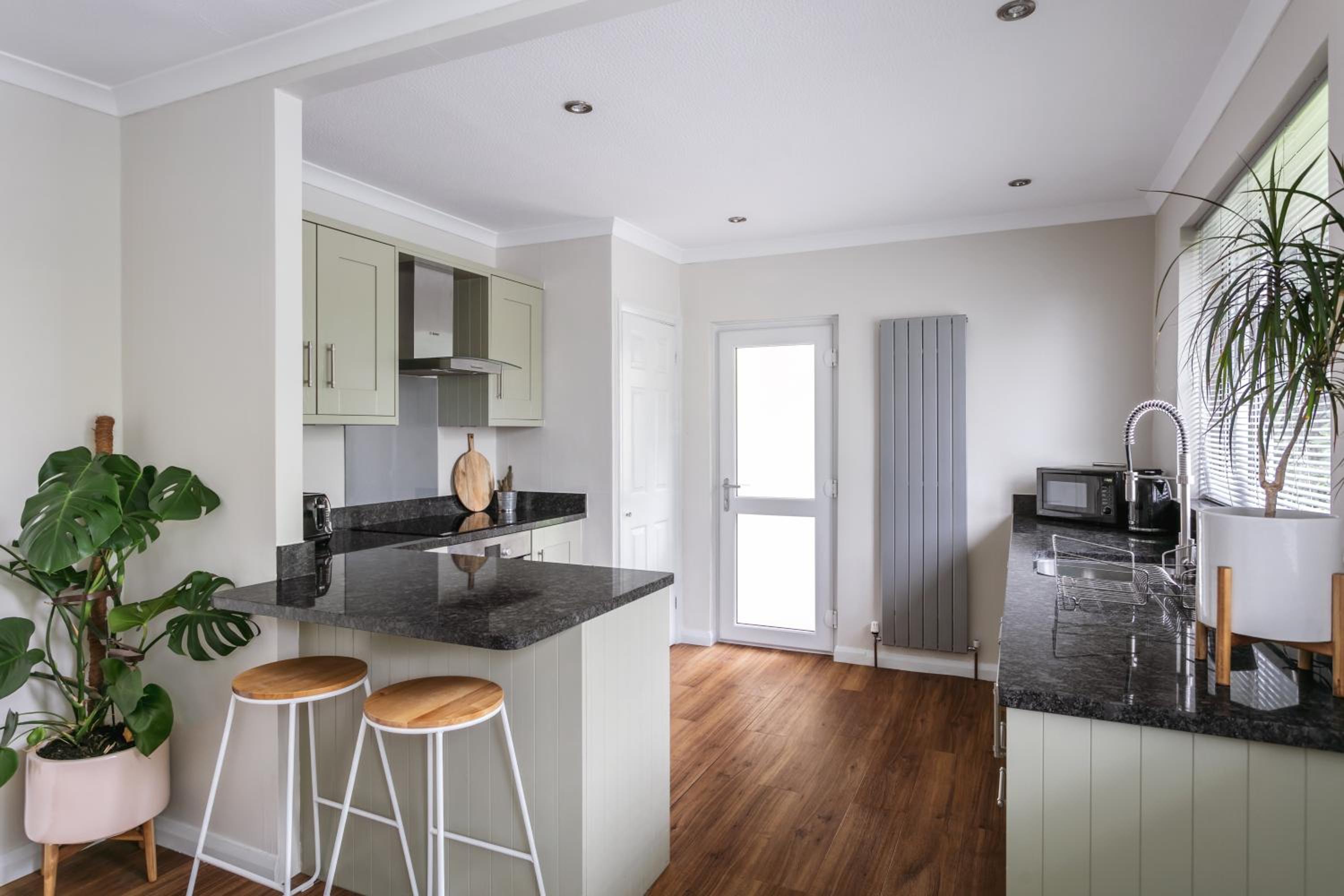 Hillcrest - Central 2 Bed Flat with Parking view 2