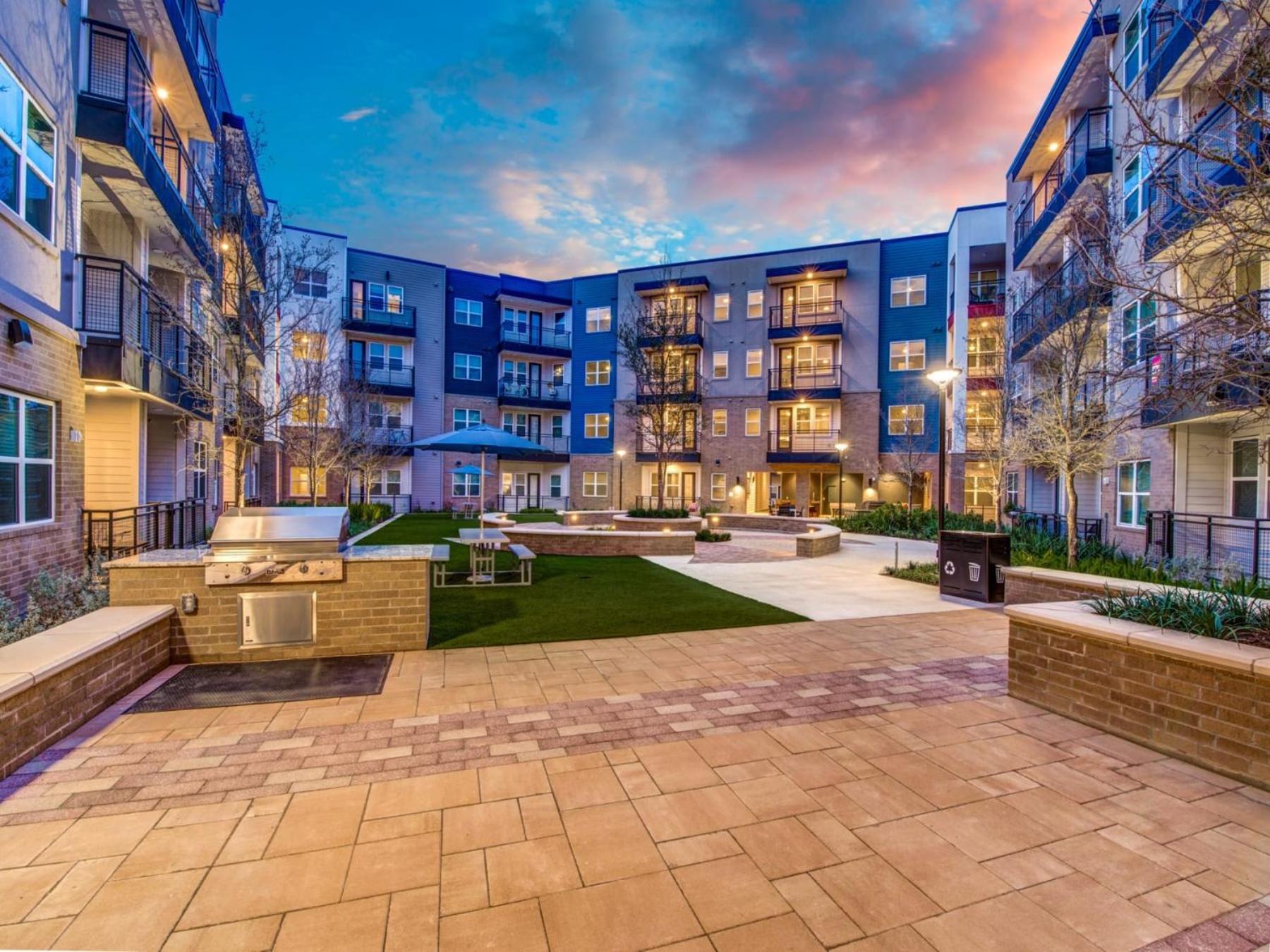 Modern & Chic 1BR Luxury Apts Close to Downtown & Airport view 4