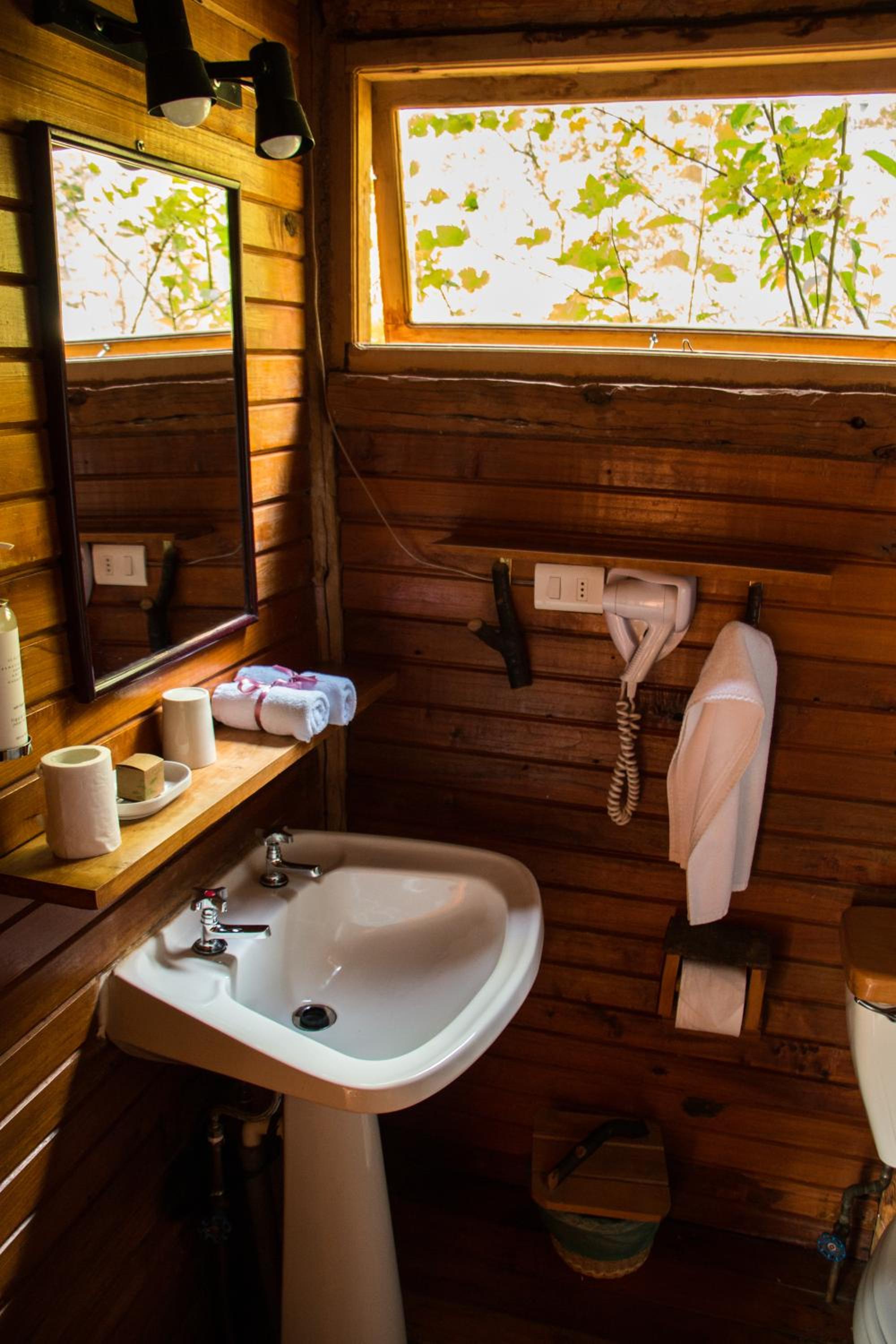Mallin Colorado Ecolodge