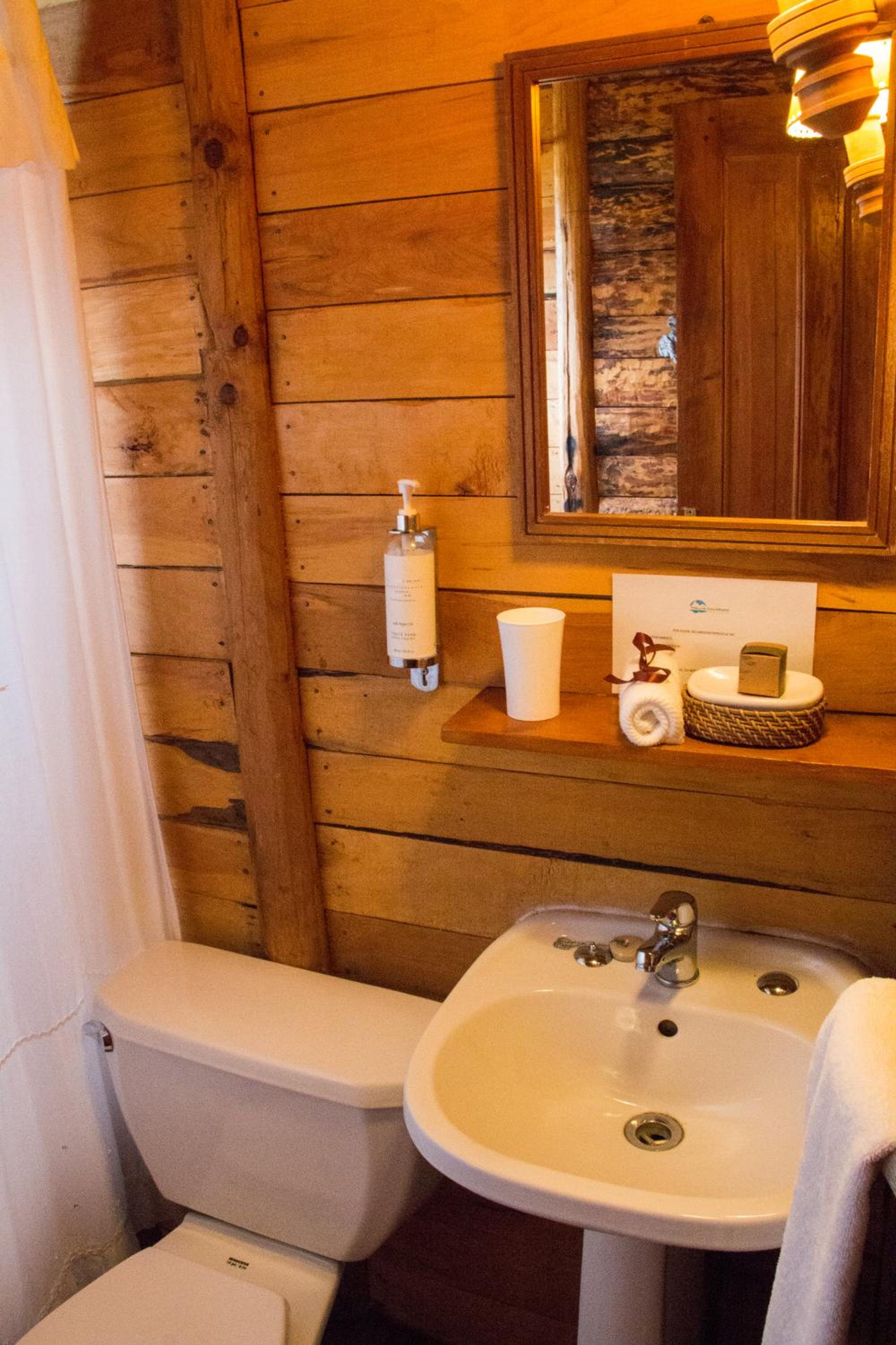 Mallin Colorado Ecolodge