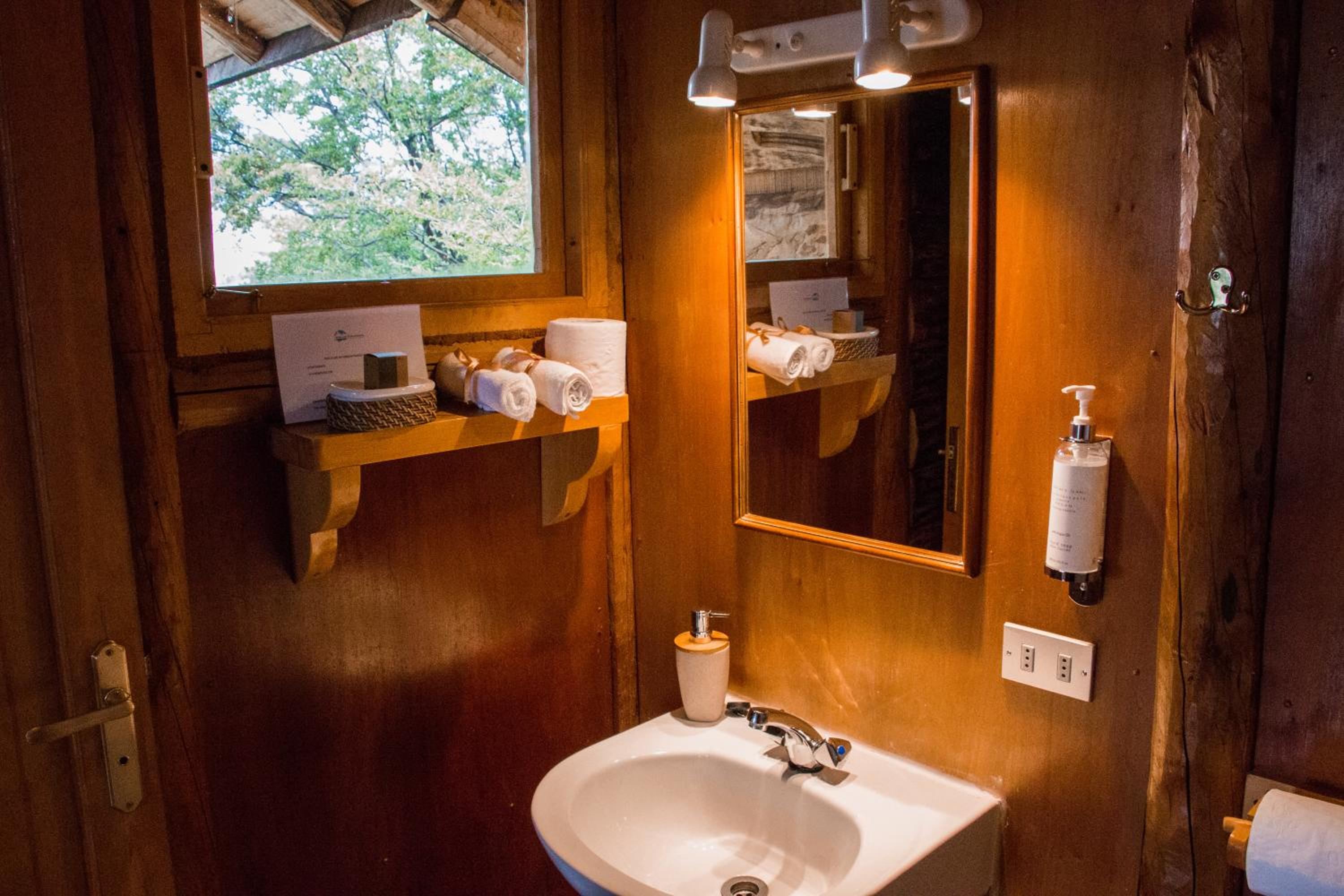 Mallin Colorado Ecolodge