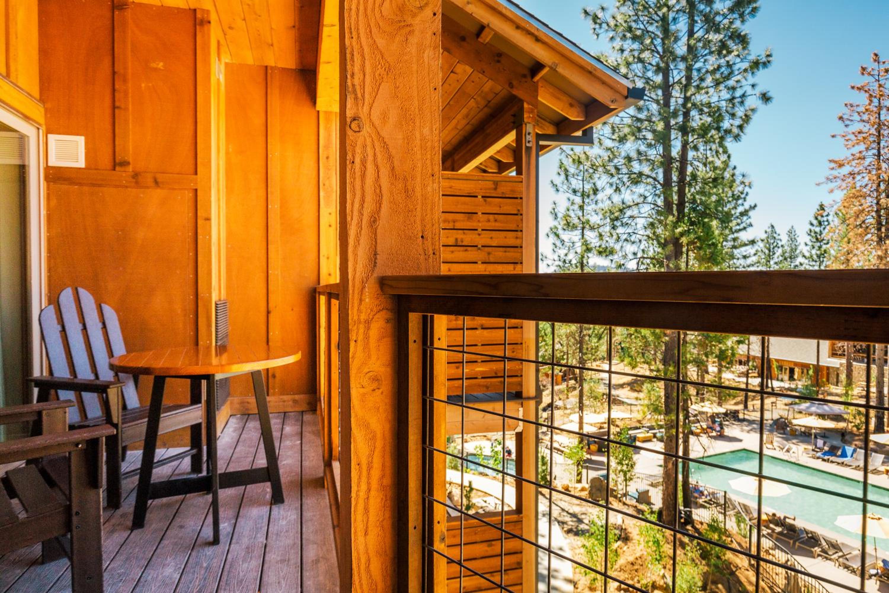 Rush Creek Lodge at Yosemite