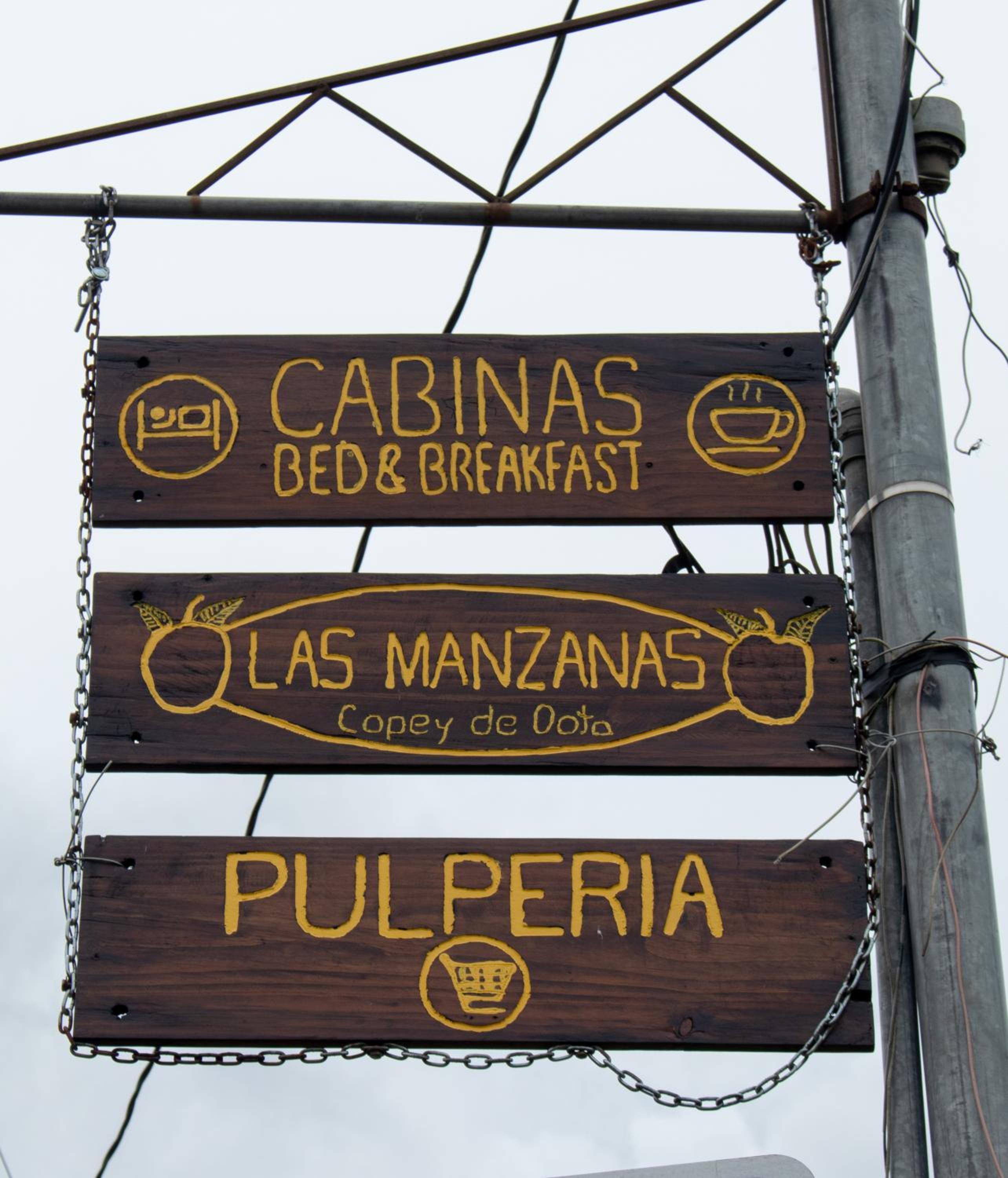 Cabinas las Manzanas Bed y Breakfast