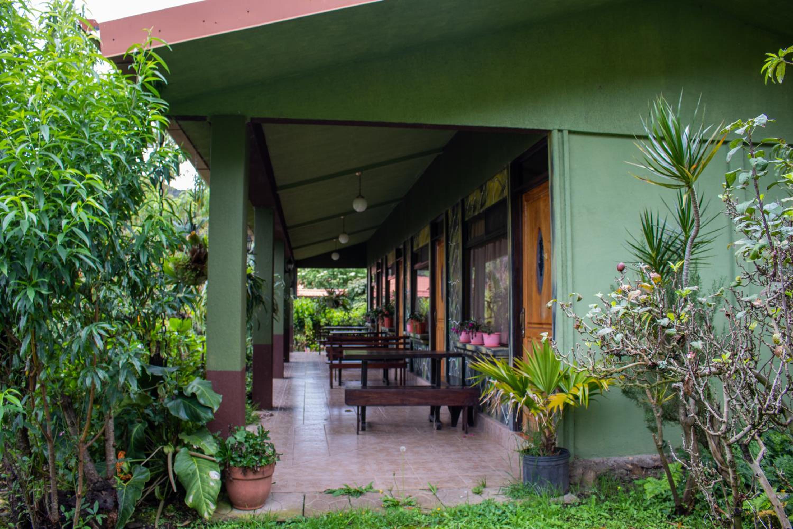 Cabinas las Manzanas Bed y Breakfast