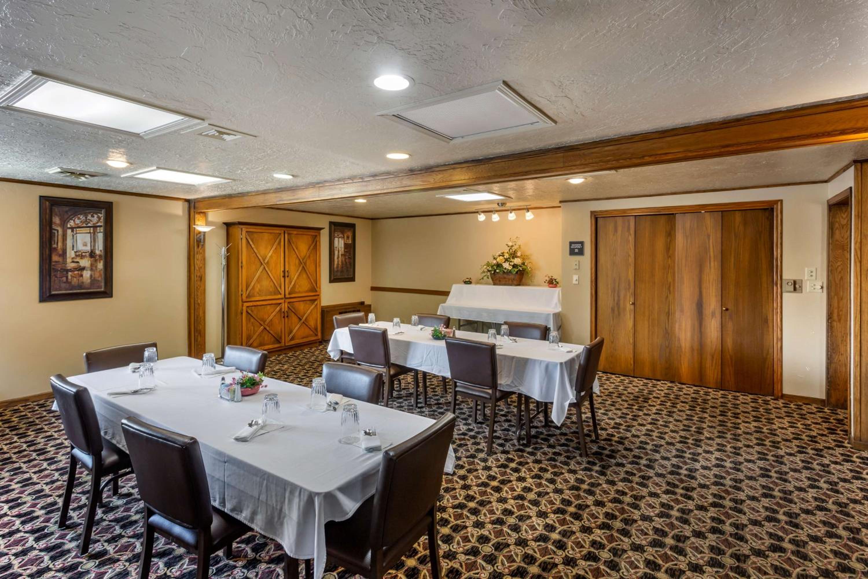 Evanston Vacations - Best Western Dunmar Inn - Property Image 6