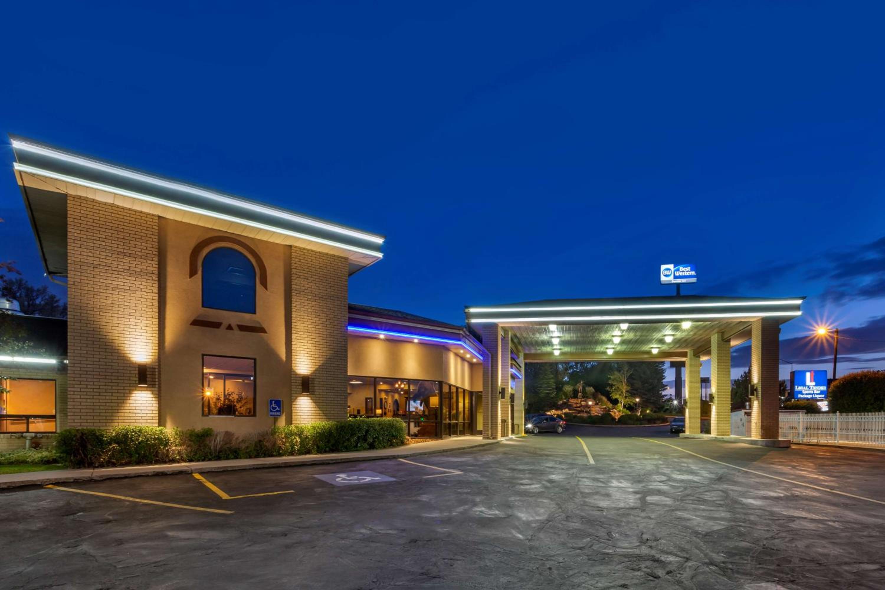Evanston Vacations - Best Western Dunmar Inn - Property Image 3