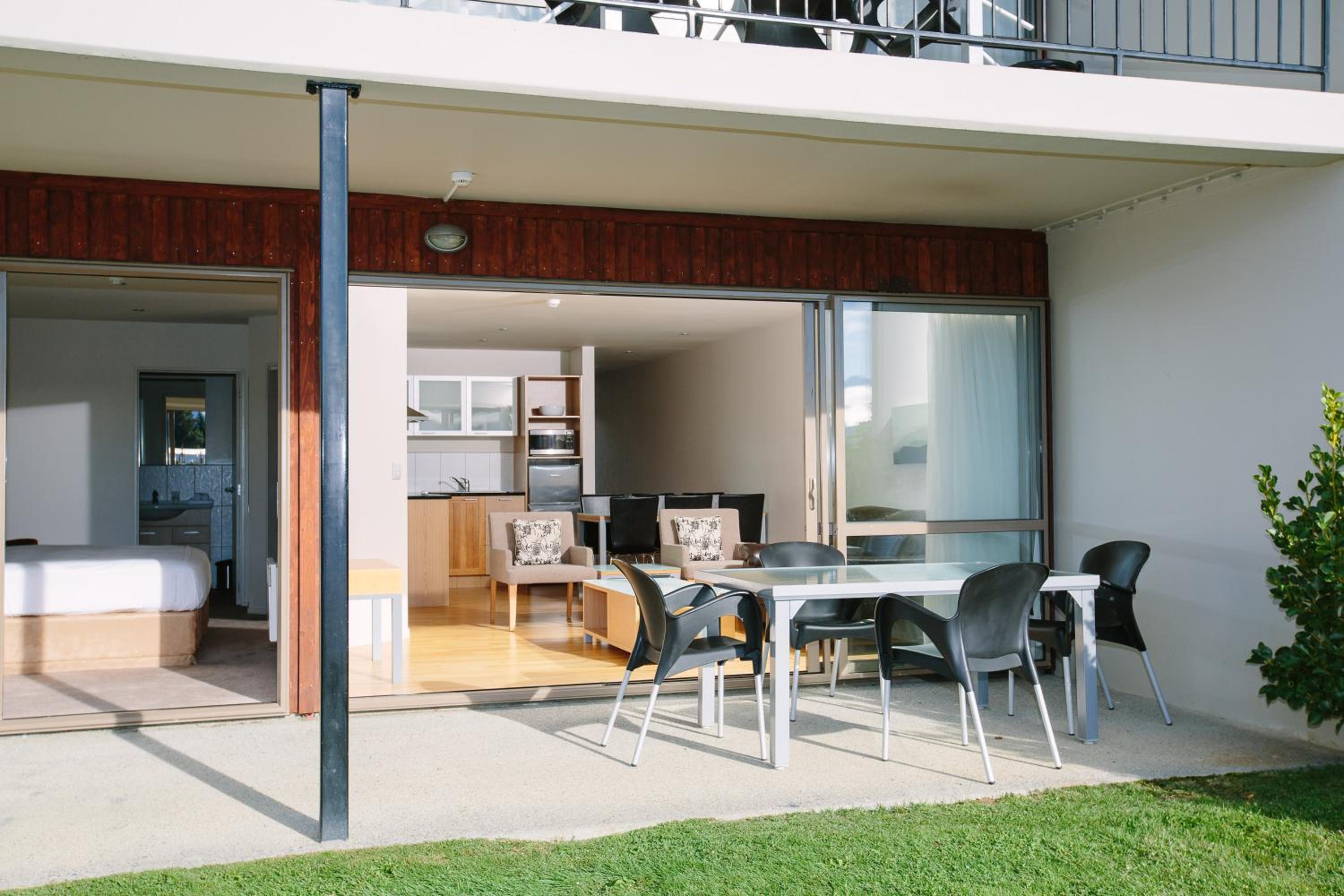 Hotel Oakridge Resort Lake Wanaka - Image 1