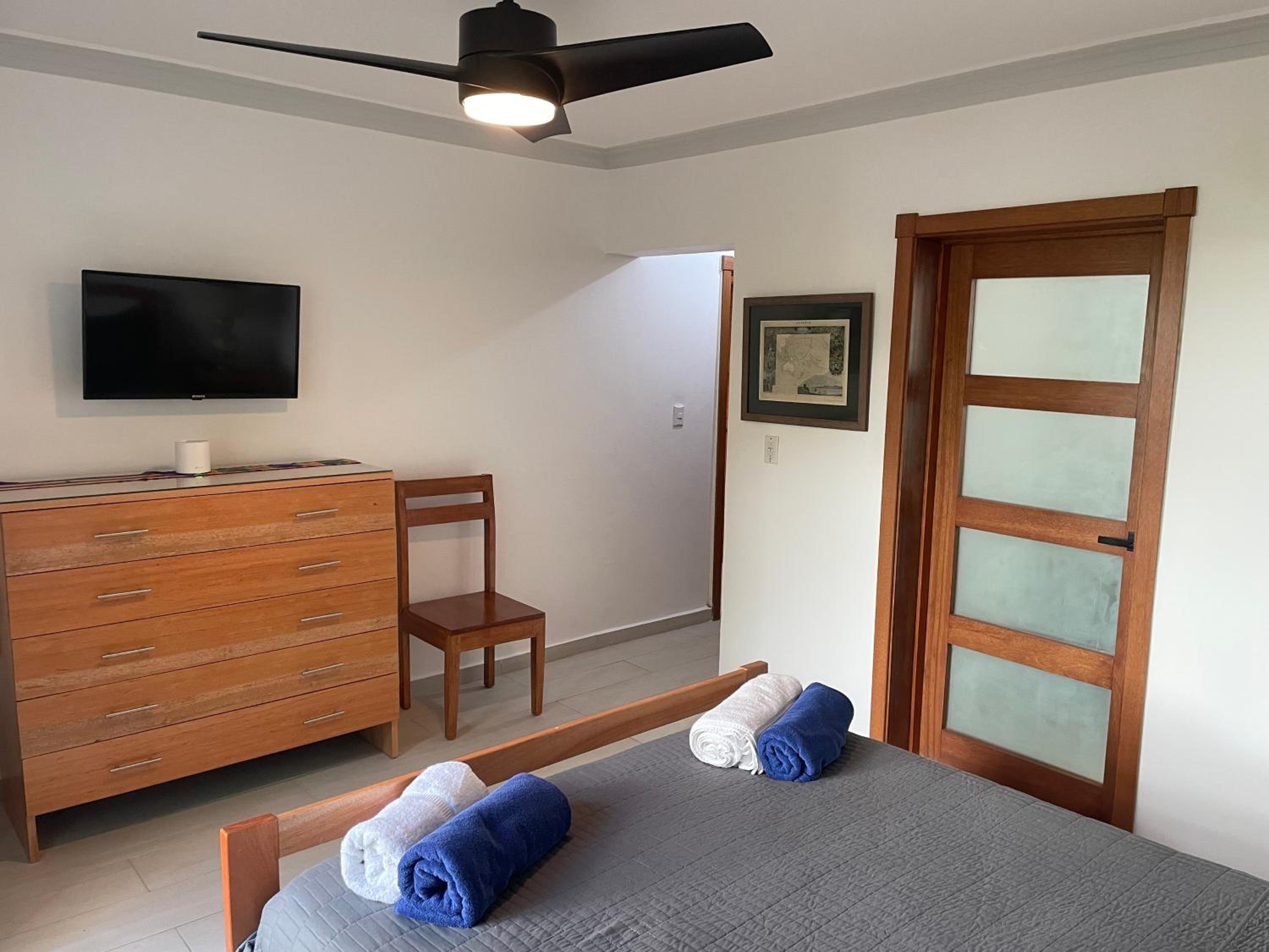 Oceanfront Kite Beach, 2BR, Patio, Pool, 30 steps to sand view 4