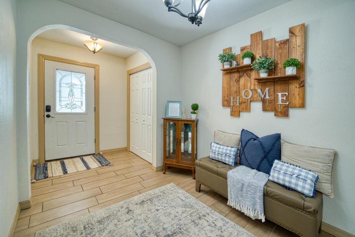 Large Tampa Home*Sleeps 16*Near Busch Gardens &USF view 2