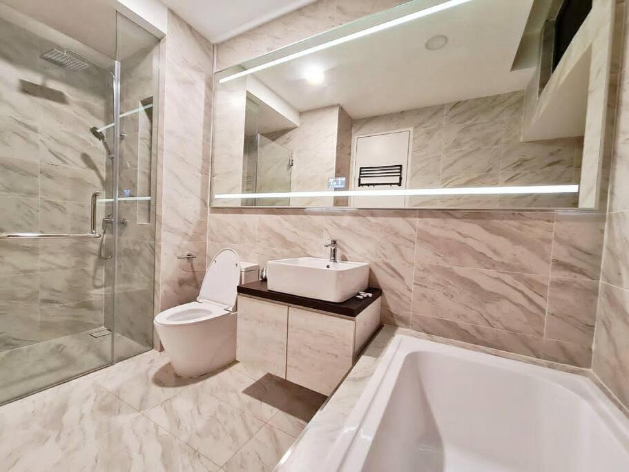 Romantic&PremiumSuite●PrivateBathtub●InfinityPool●Netflix●FreeCarpark●ImperioResidence●LuxuryCondo