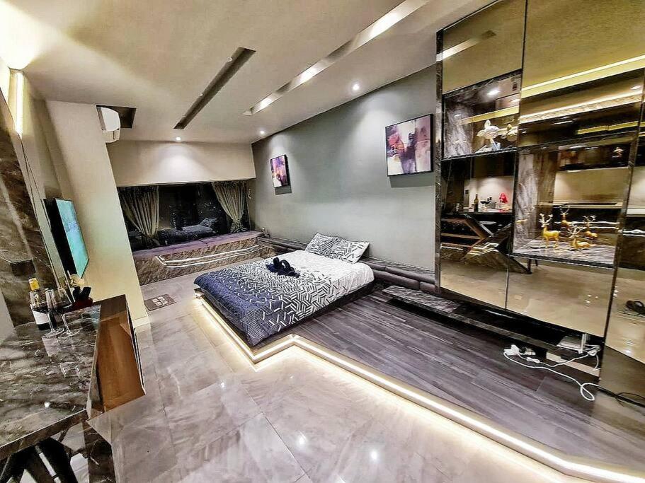 Romantic&PremiumSuite●PrivateBathtub●InfinityPool●Netflix●FreeCarpark●ImperioResidence●LuxuryCondo