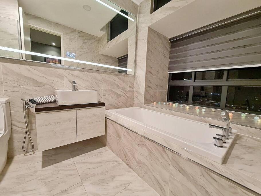 Romantic&PremiumSuite●PrivateBathtub●InfinityPool●Netflix●FreeCarpark●ImperioResidence●LuxuryCondo