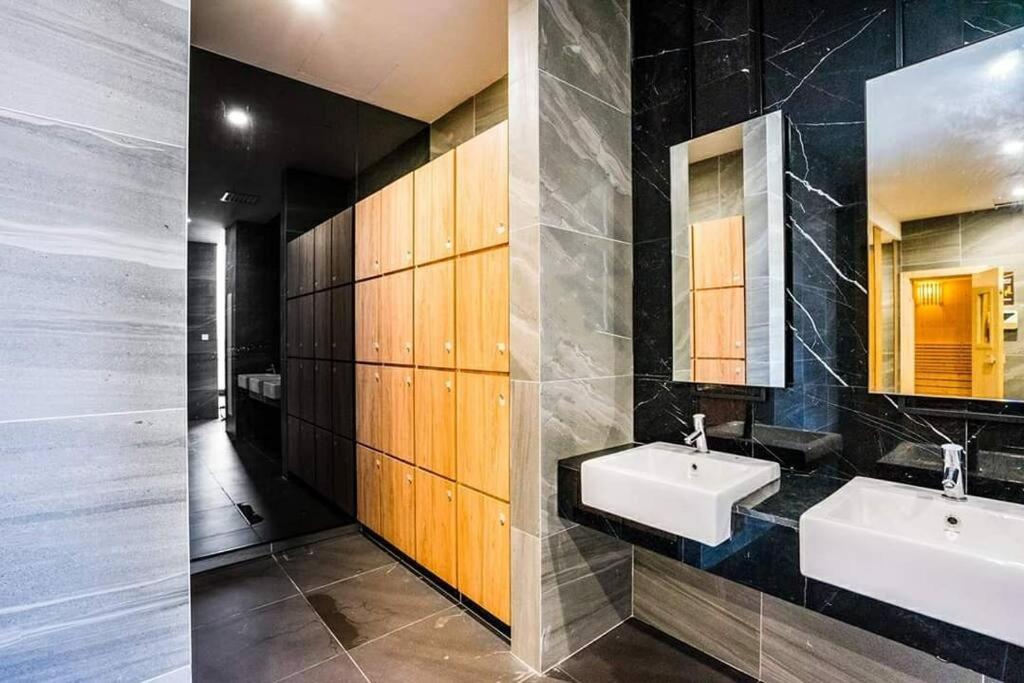 Romantic&PremiumSuite●PrivateBathtub●InfinityPool●Netflix●FreeCarpark●ImperioResidence●LuxuryCondo