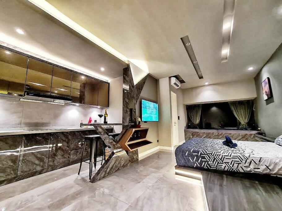 Romantic&PremiumSuite●PrivateBathtub●InfinityPool●Netflix●FreeCarpark●ImperioResidence●LuxuryCondo