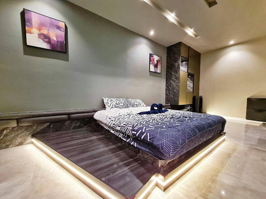 Romantic&PremiumSuite●PrivateBathtub●InfinityPool●Netflix●FreeCarpark●ImperioResidence●LuxuryCondo