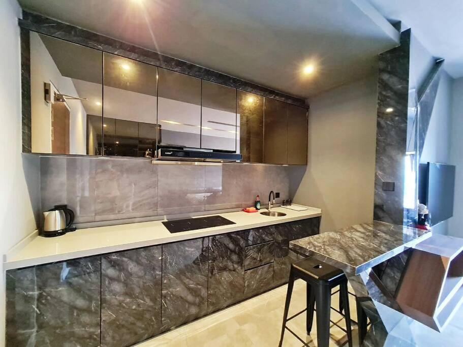 Romantic&PremiumSuite●PrivateBathtub●InfinityPool●Netflix●FreeCarpark●ImperioResidence●LuxuryCondo