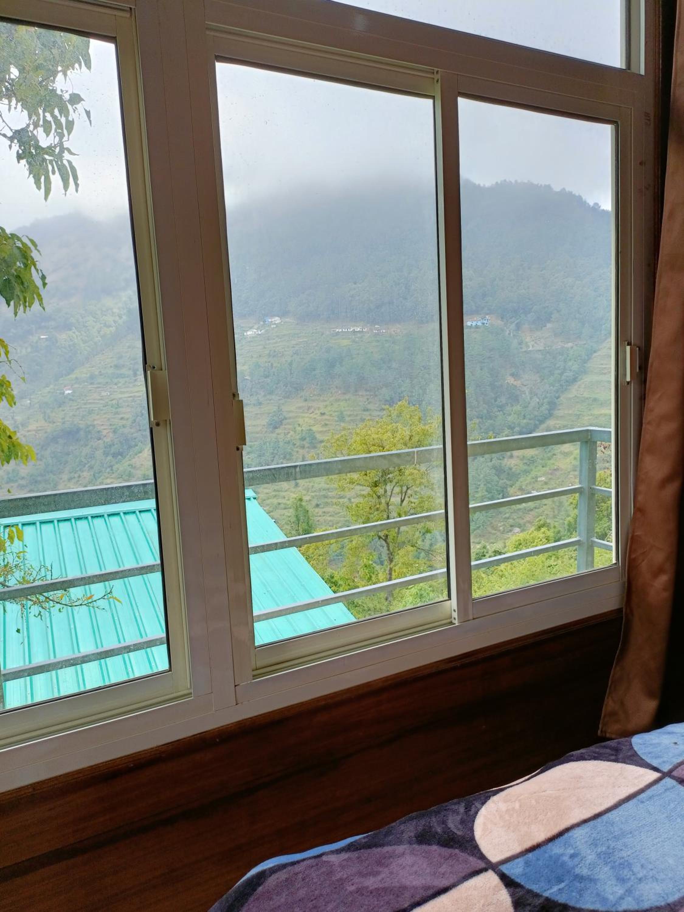Chiraiyya Cottage Pangot view 4