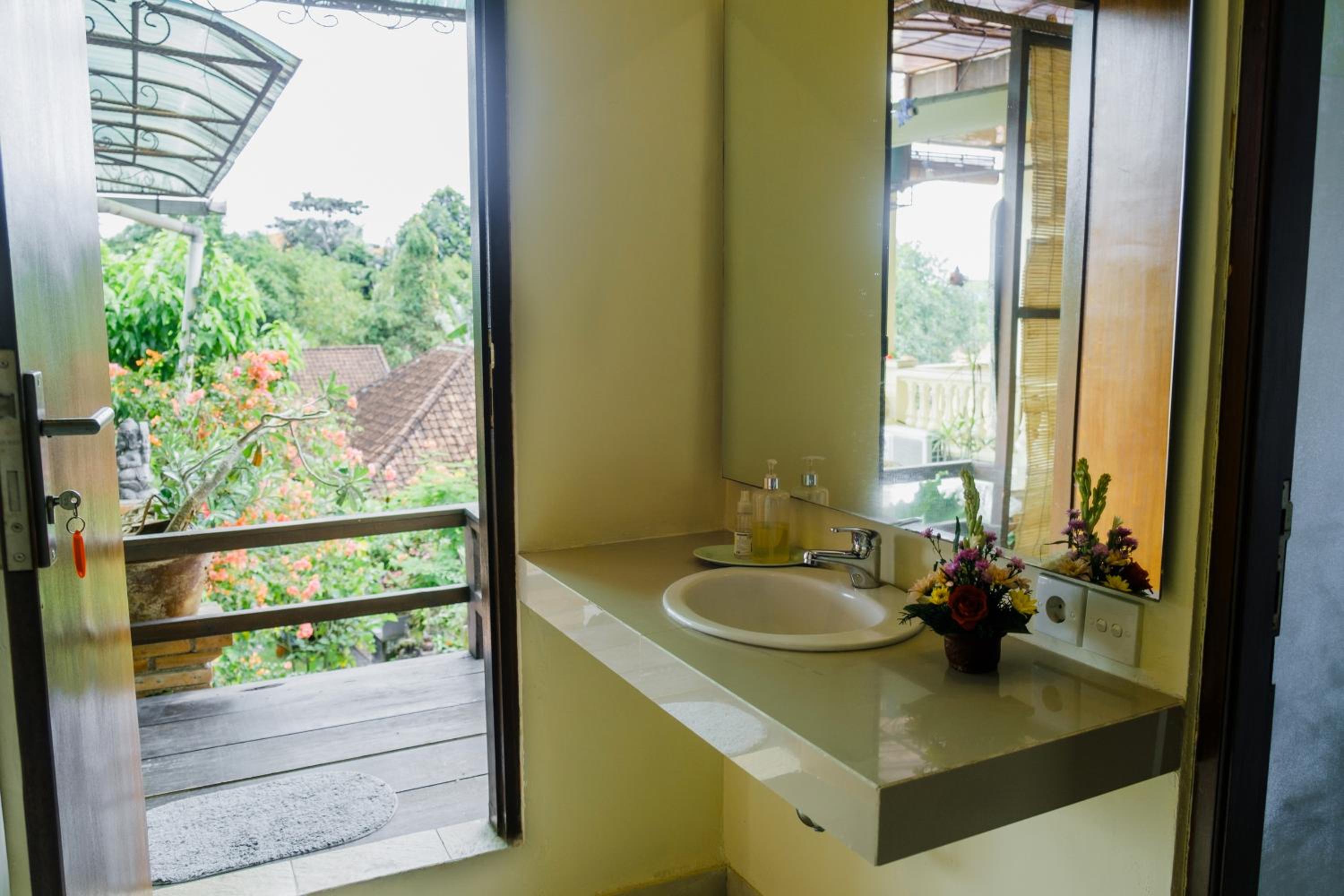 Desak Putu Putra Home Stay