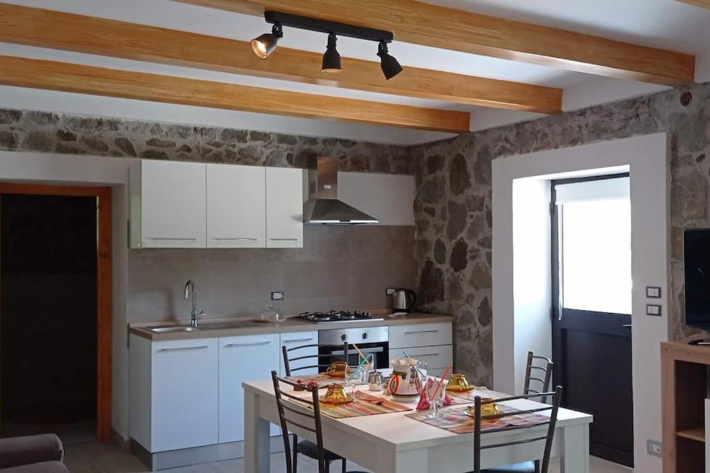 Sicily Stone Cottage with swimming pool