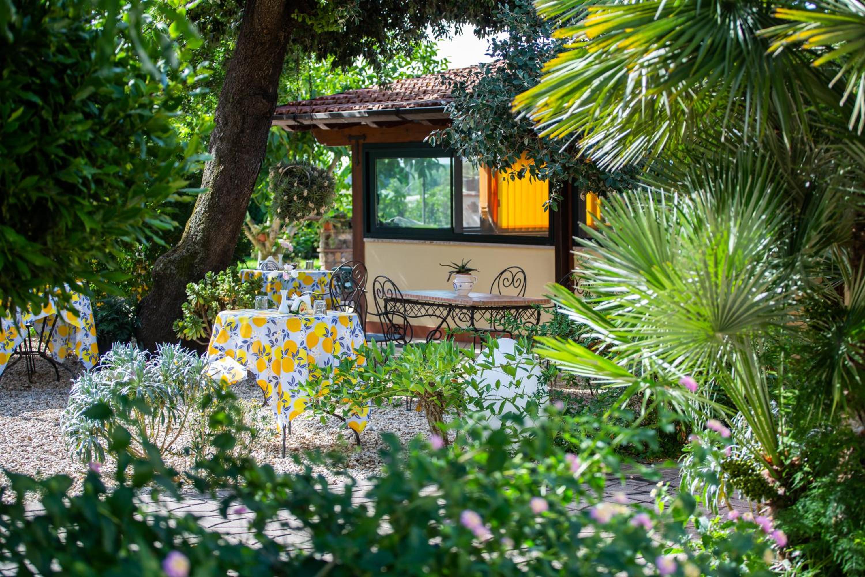 I Lecci Guesthouse photo 5