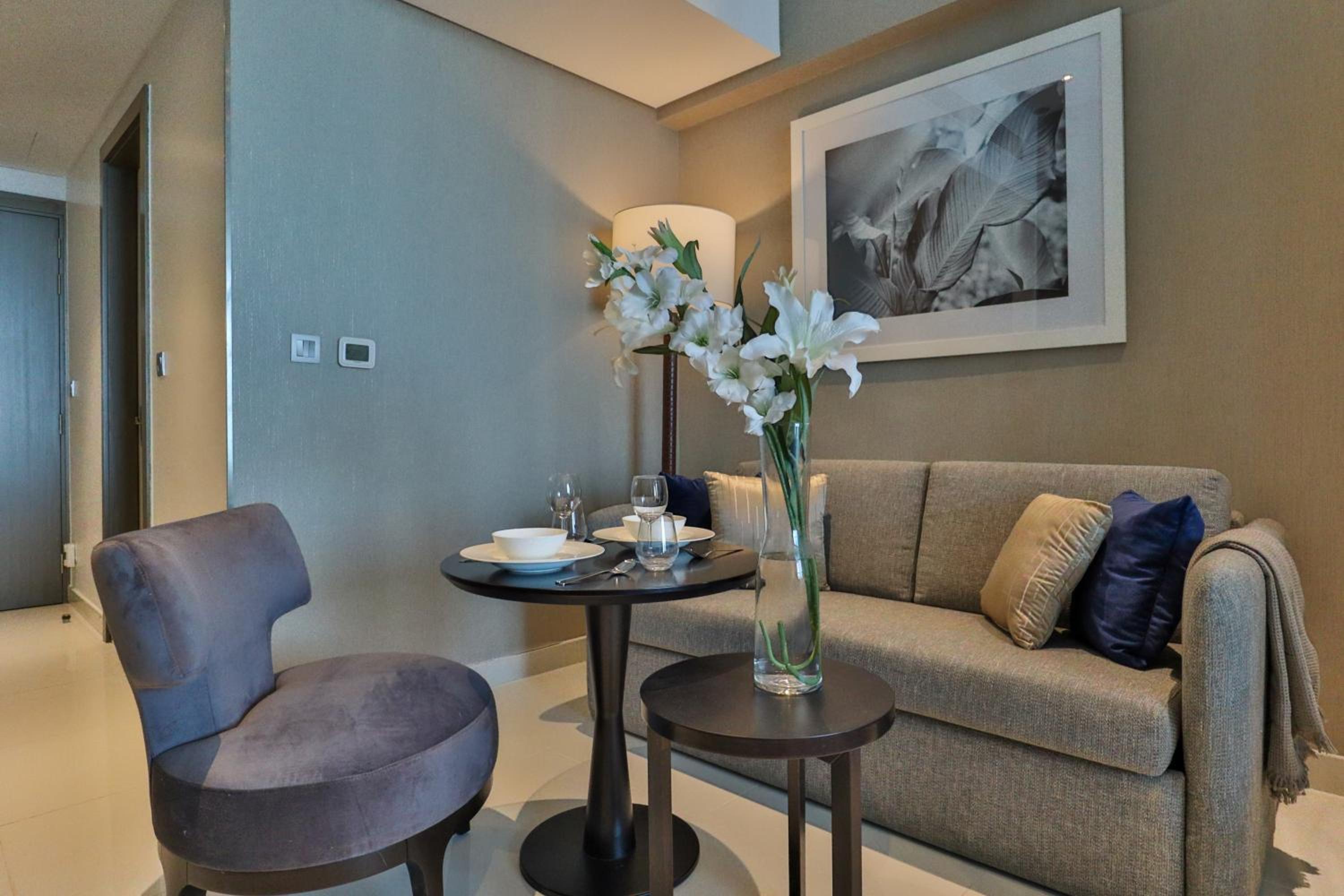 HiGuests - Roomy and Chic Studio with Panoramic Canal Views