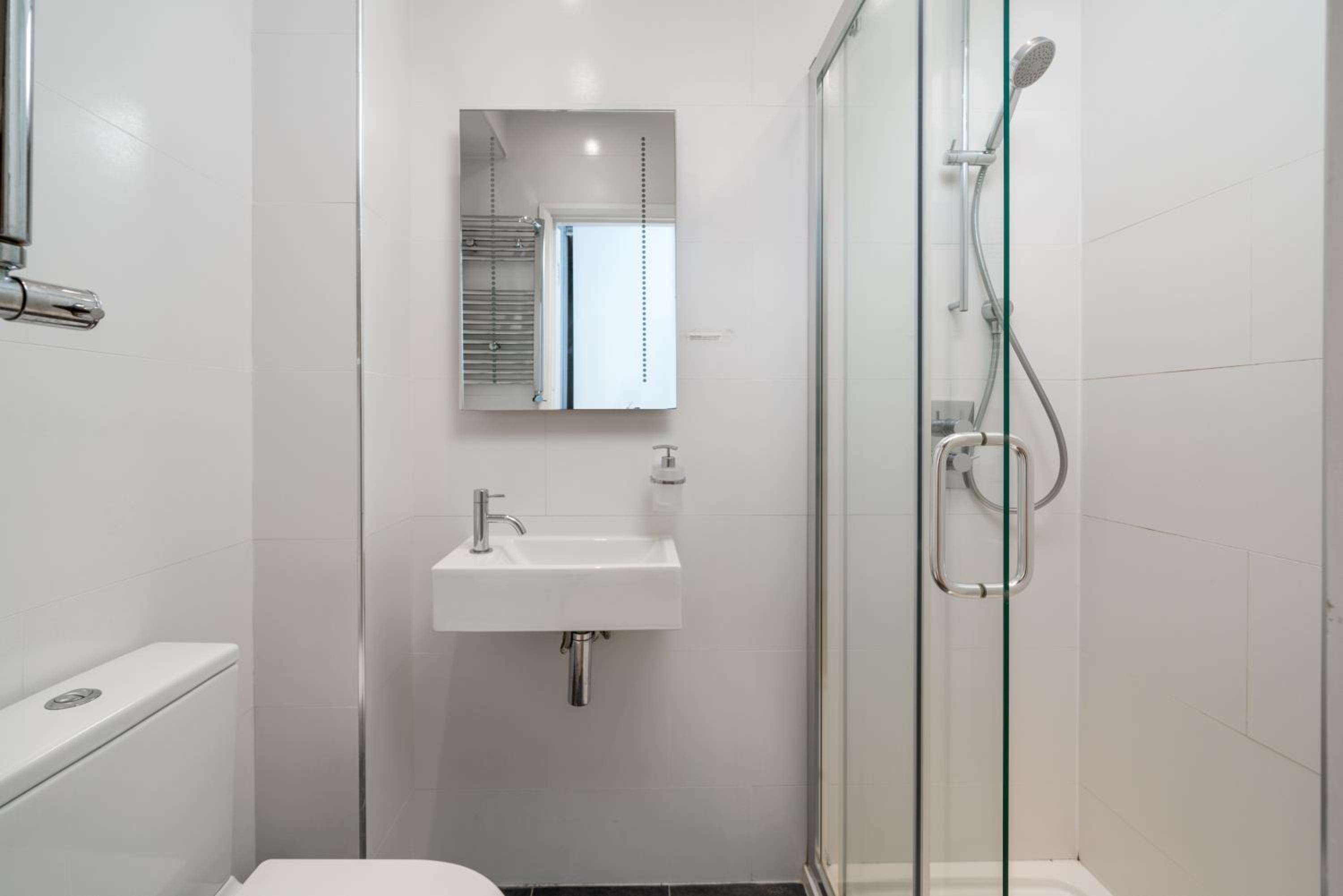 Elegant London Stay - 2BR with Garden in Battersea