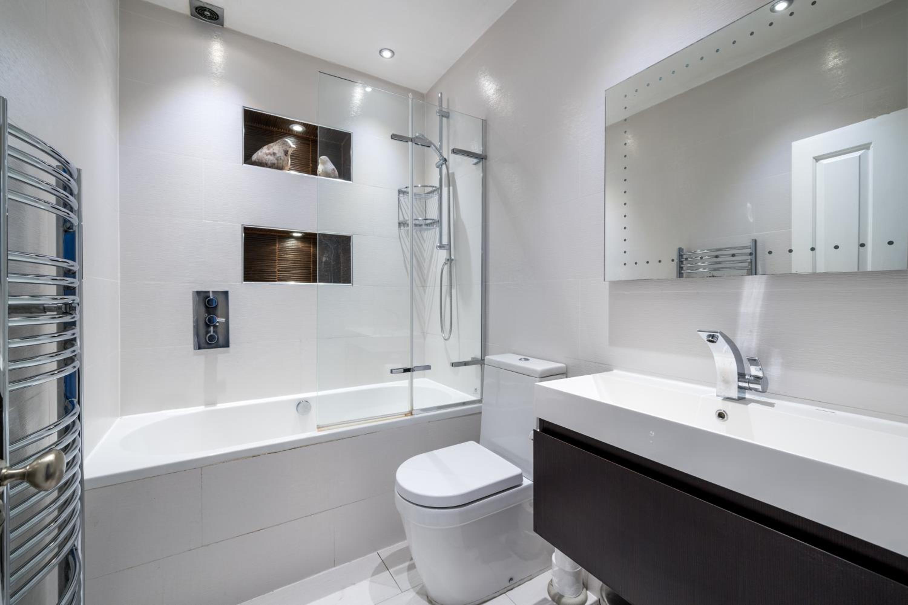 Elegant London Stay - 2BR with Garden in Battersea