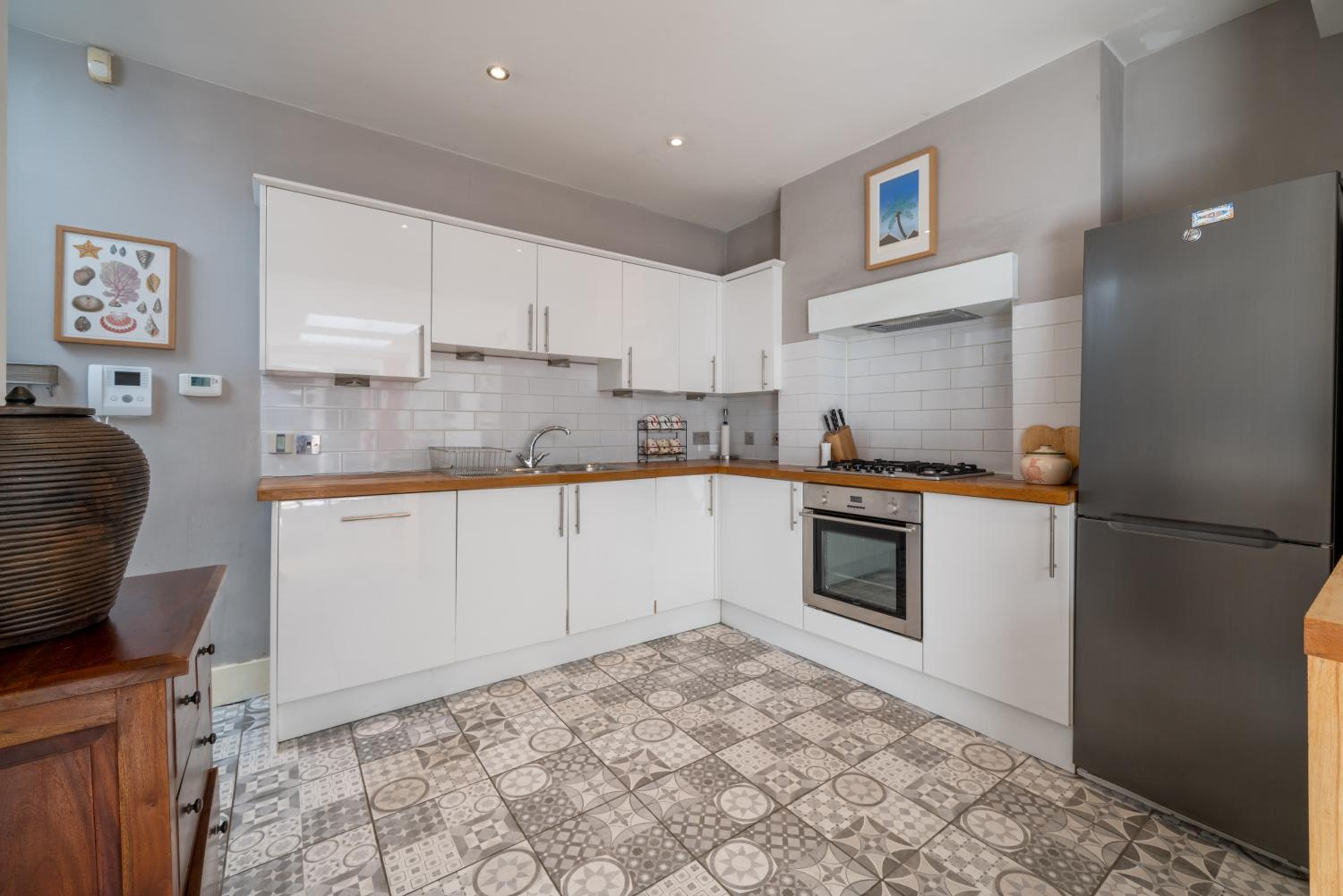 Elegant London Stay - 2BR with Garden in Battersea