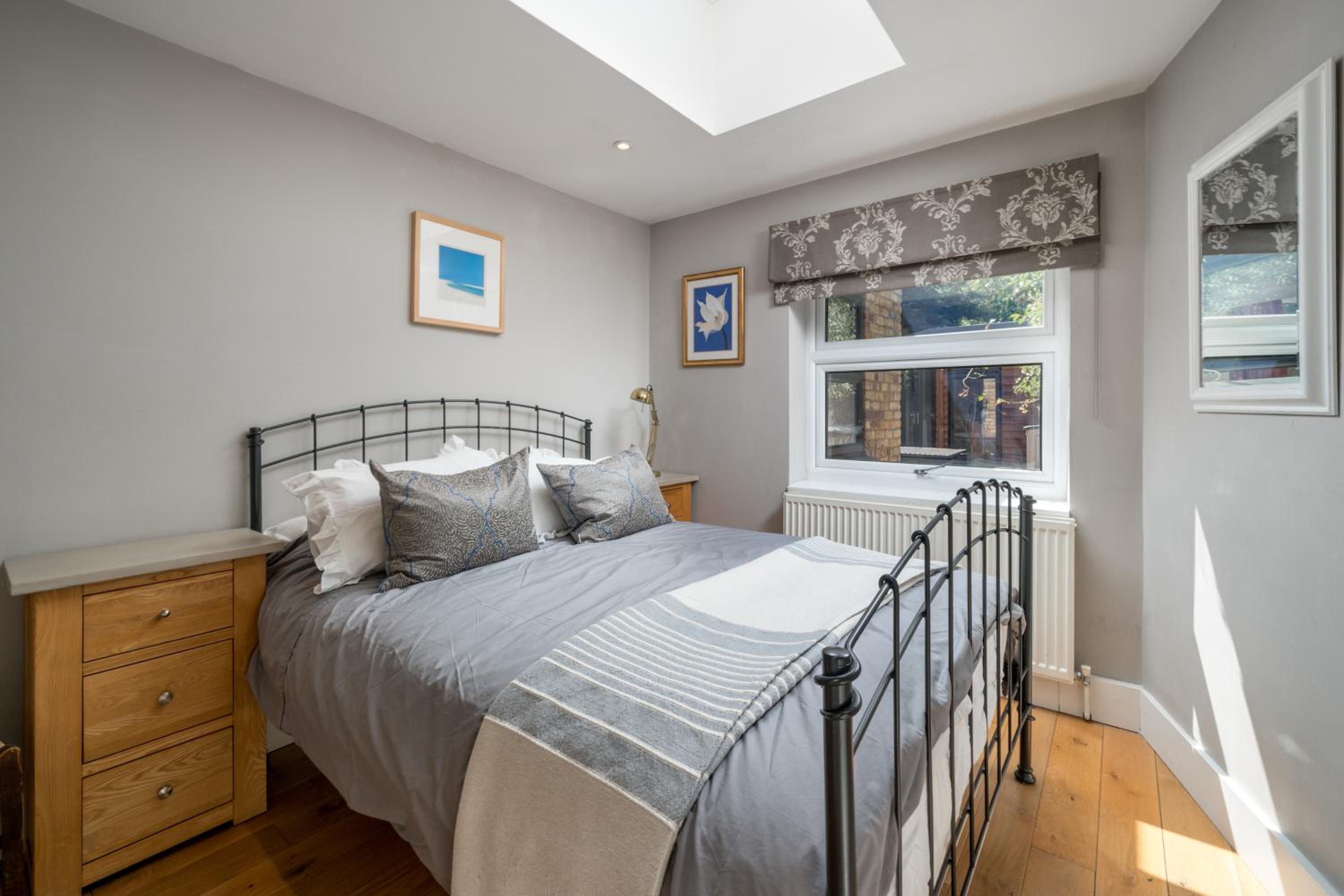 Elegant London Stay - 2BR with Garden in Battersea