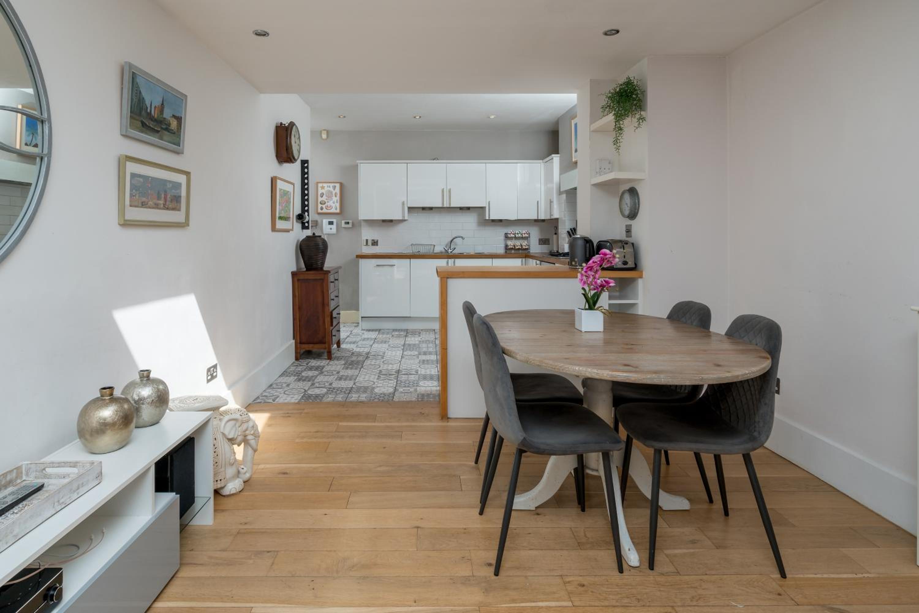 Elegant London Stay - 2BR with Garden in Battersea