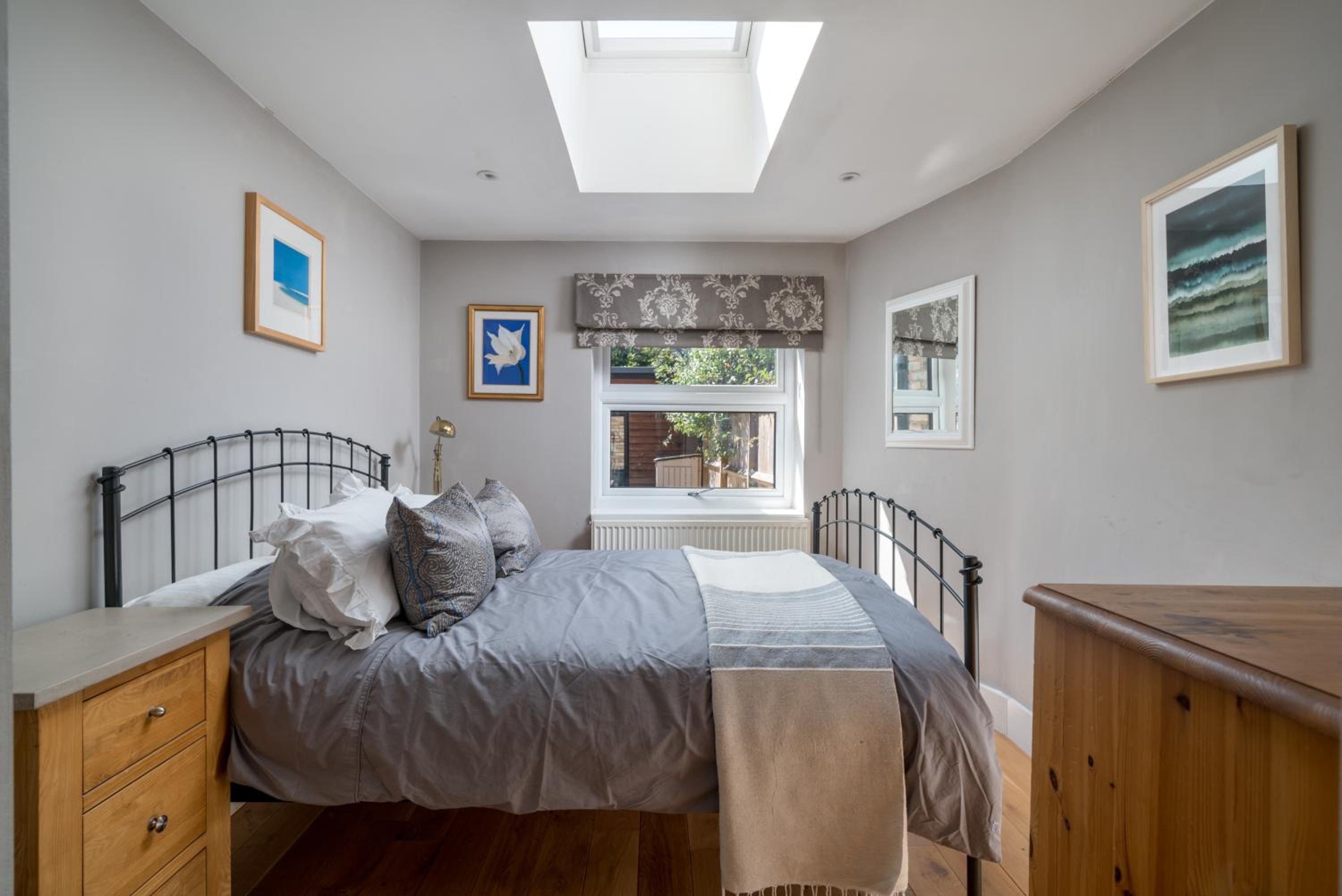 Elegant London Stay - 2BR with Garden in Battersea