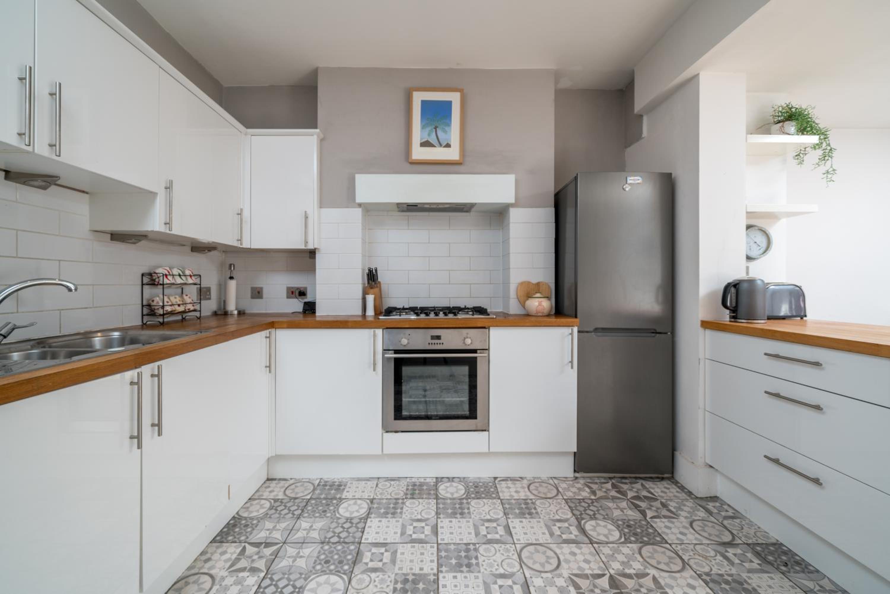 Elegant London Stay - 2BR with Garden in Battersea