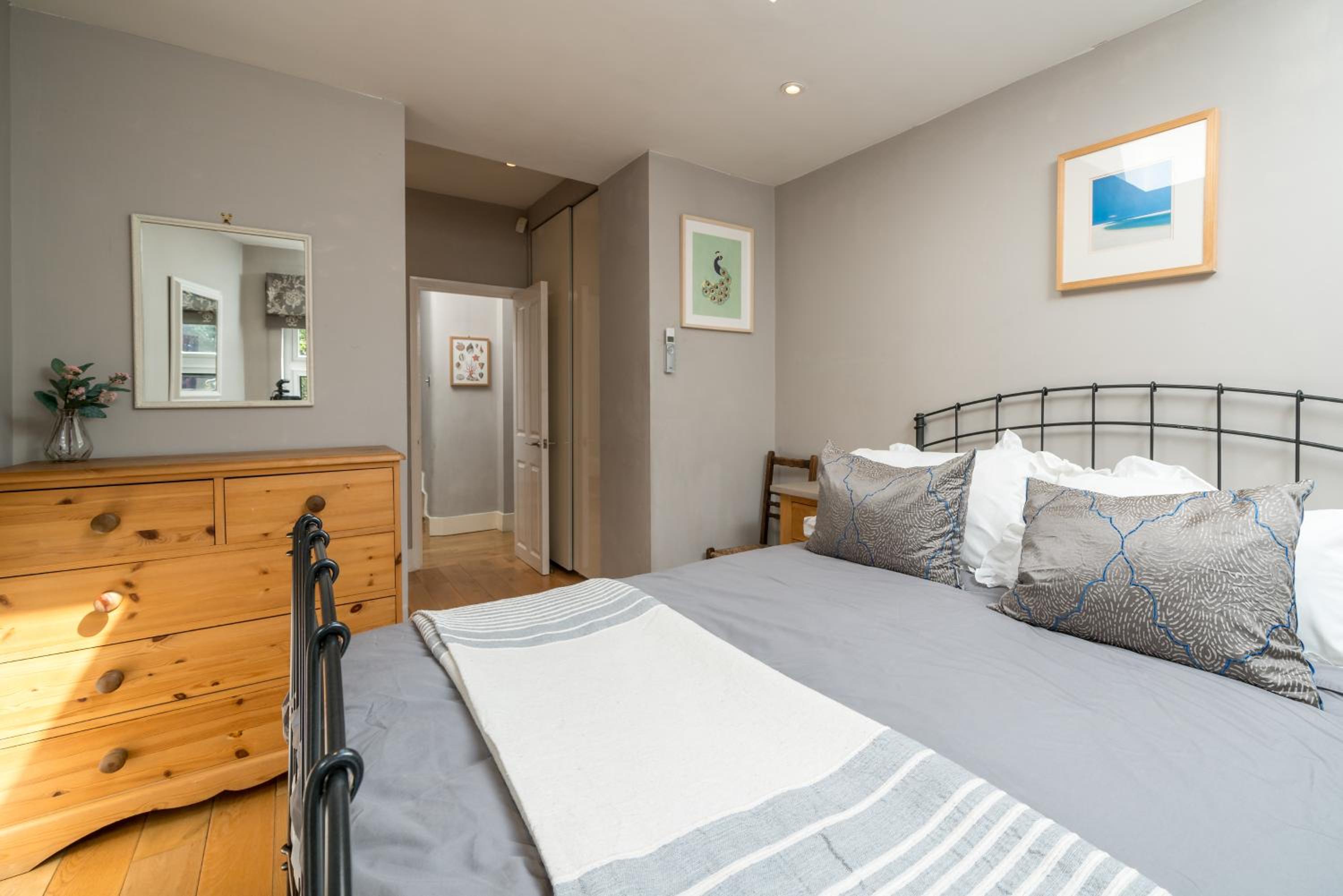 Elegant London Stay - 2BR with Garden in Battersea