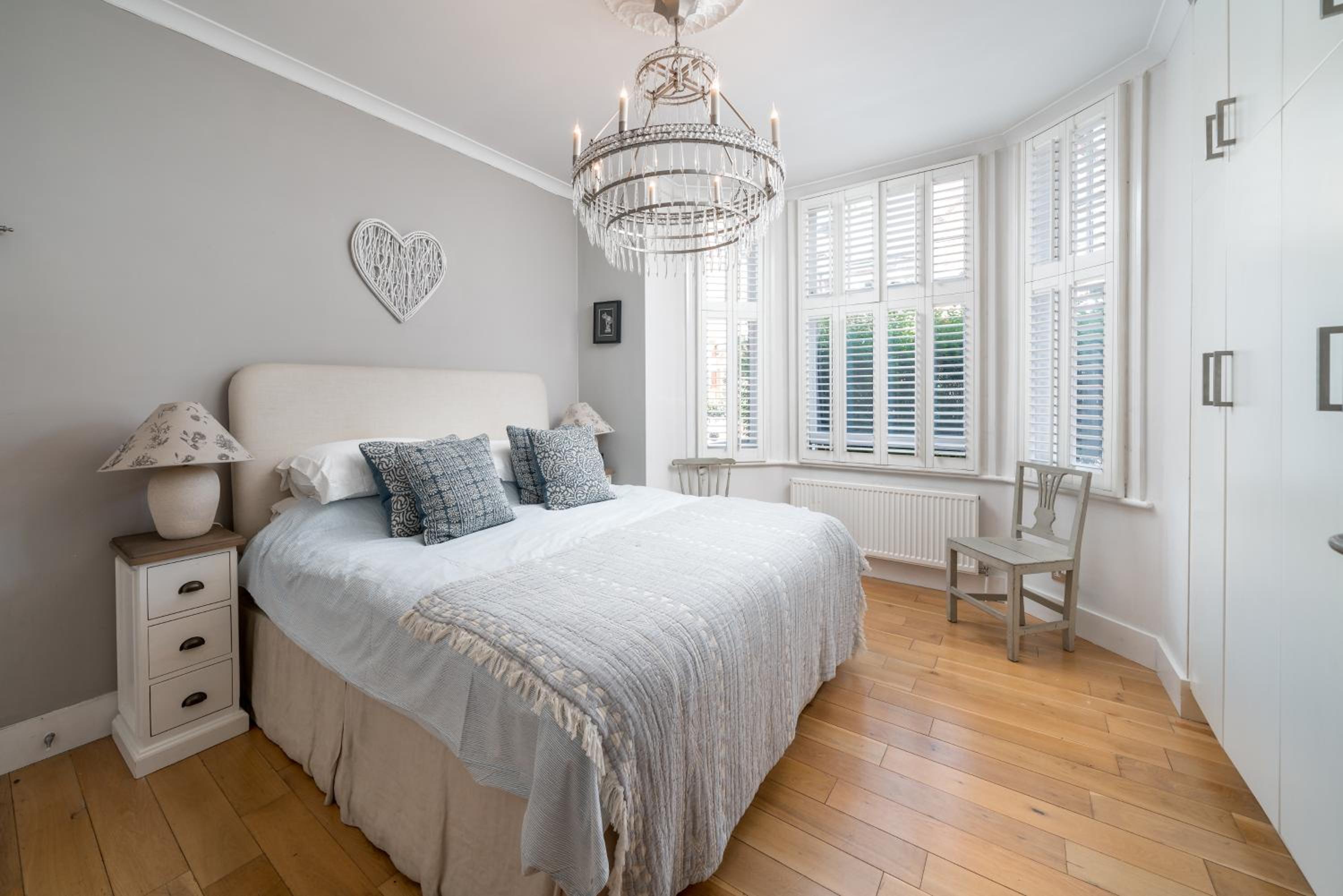 Elegant London Stay - 2BR with Garden in Battersea