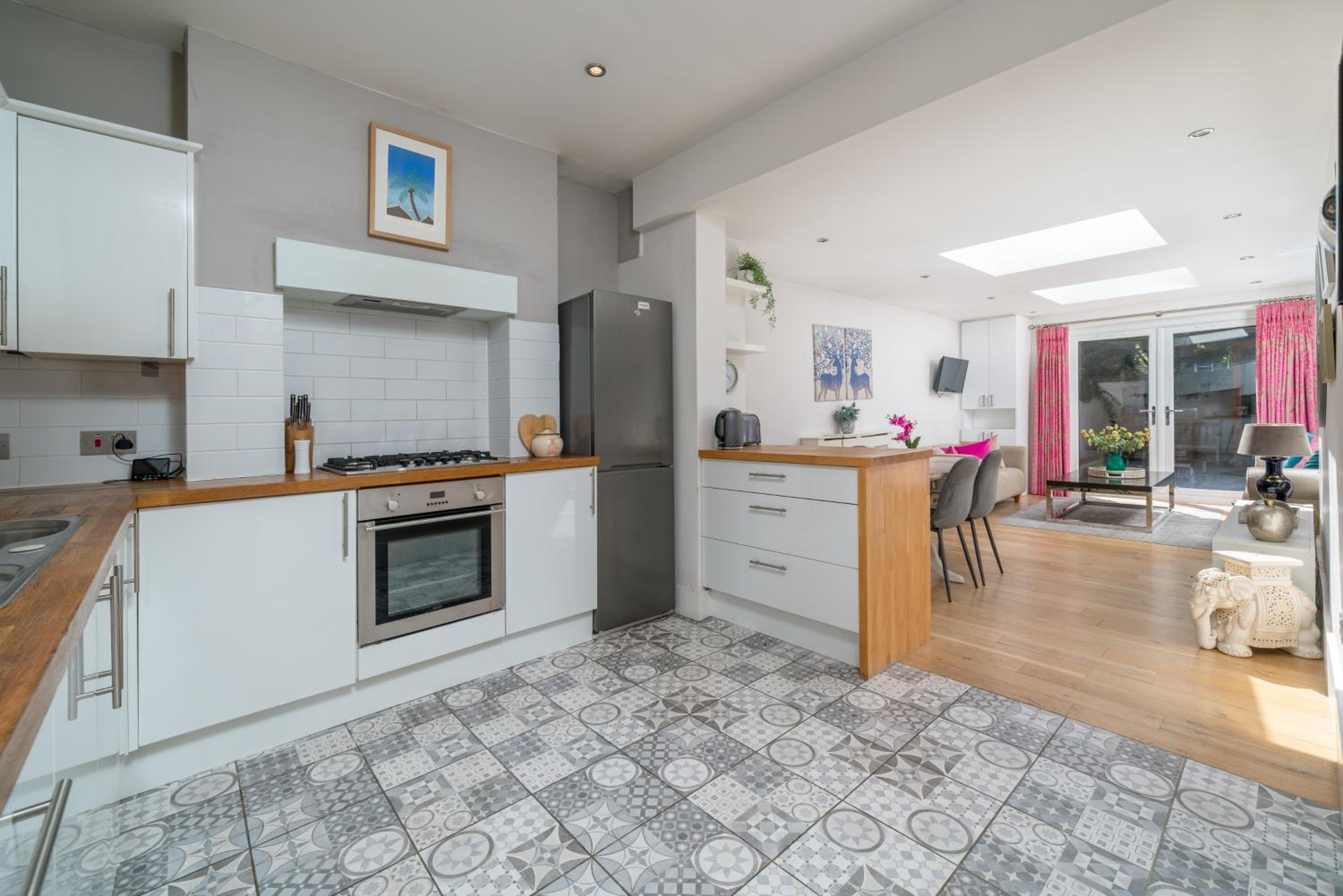 Elegant London Stay - 2BR with Garden in Battersea