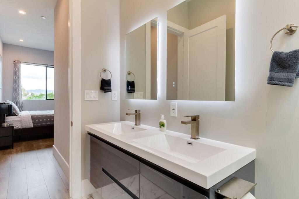 Luxury Modern 4 Bedroom 3 Bathroom Home with Rooftop Deck #2