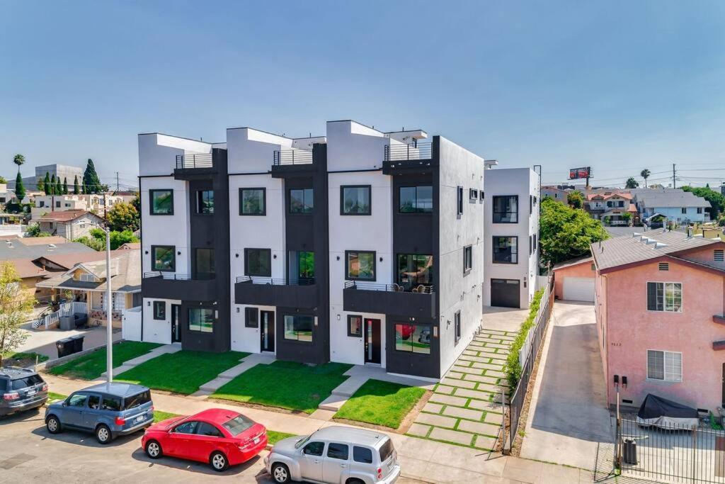 Luxury Modern 4 Bedroom 3 Bathroom Home with Rooftop Deck #2