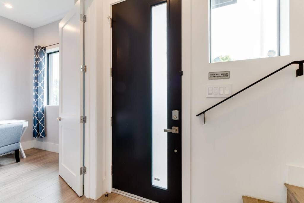 Luxury Modern 4 Bedroom 3 Bathroom Home with Rooftop Deck #2