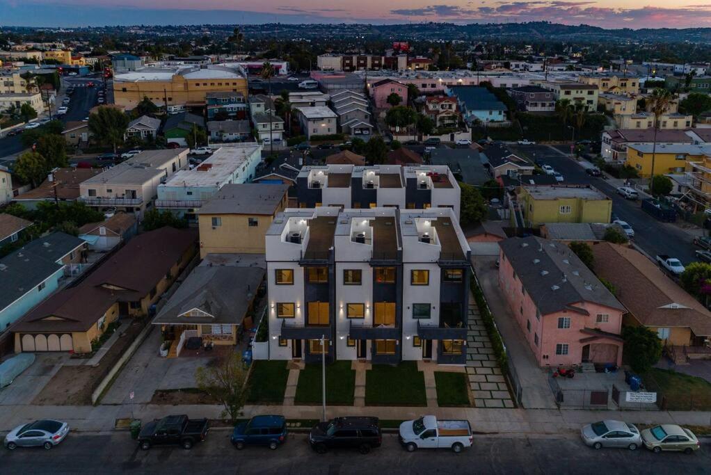 Luxury Modern 4 Bedroom 3 Bathroom Home with Rooftop Deck #2