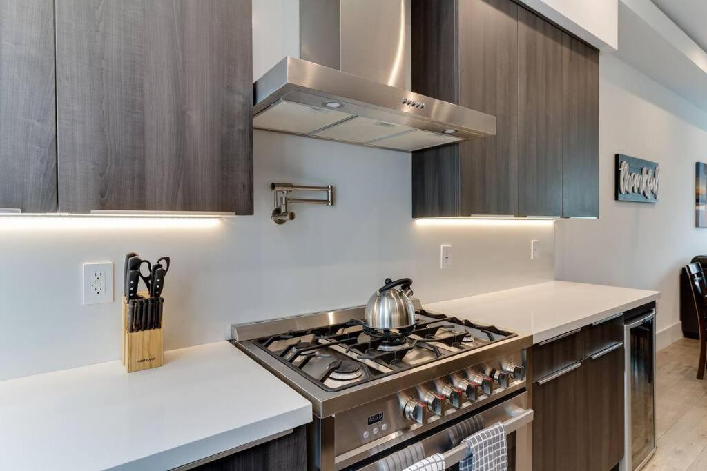Luxury Modern 4 Bedroom 3 Bathroom Home with Rooftop Deck #2