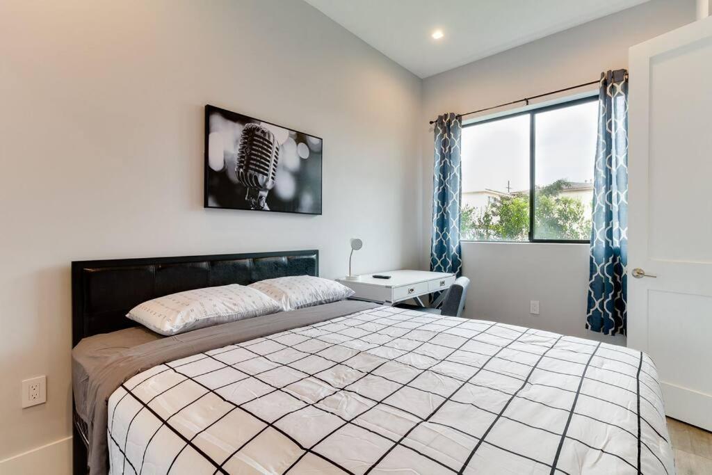 Luxury Modern 4 Bedroom 3 Bathroom Home with Rooftop Deck #2