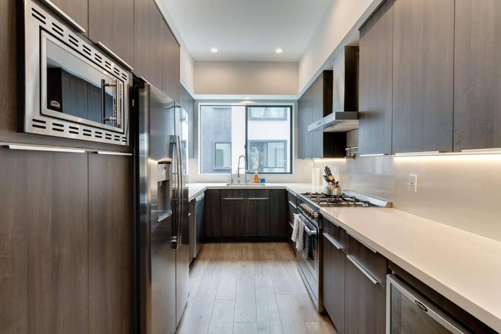 Luxury Modern 4 Bedroom 3 Bathroom Home with Rooftop Deck #2