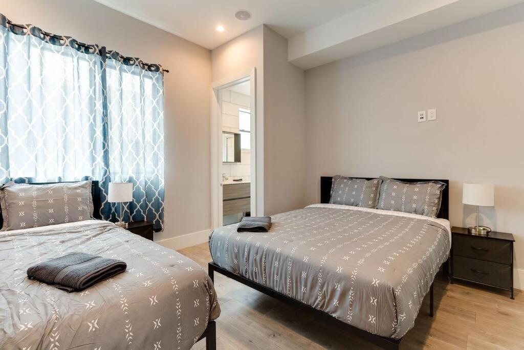 Luxury Modern 4 Bedroom 3 Bathroom Home with Rooftop Deck #2
