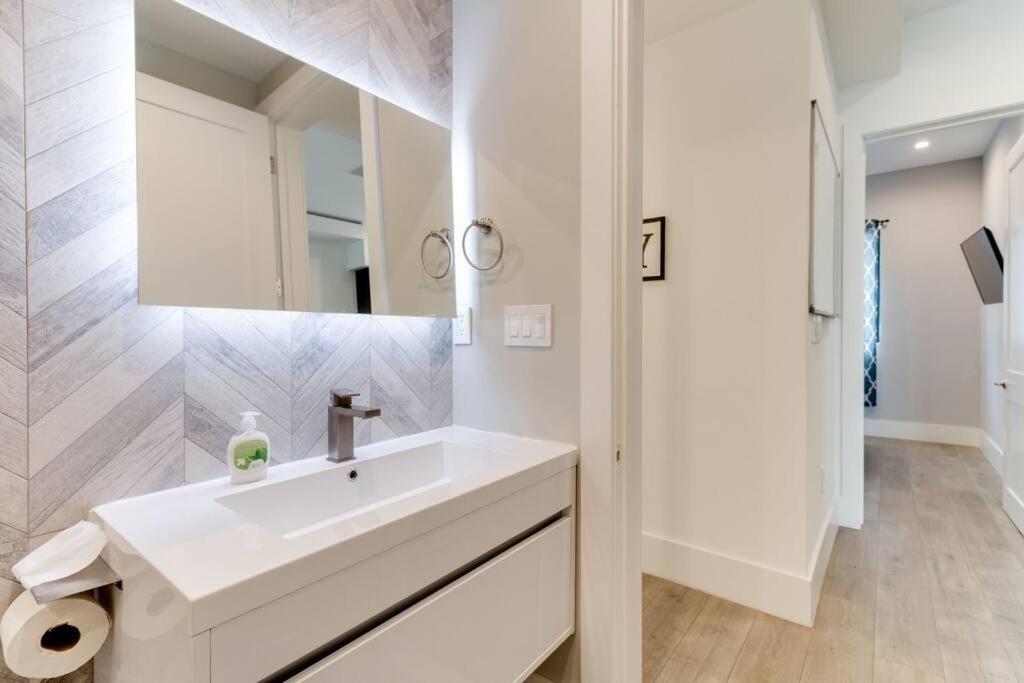 Luxury Modern 4 Bedroom 3 Bathroom Home with Rooftop Deck #2